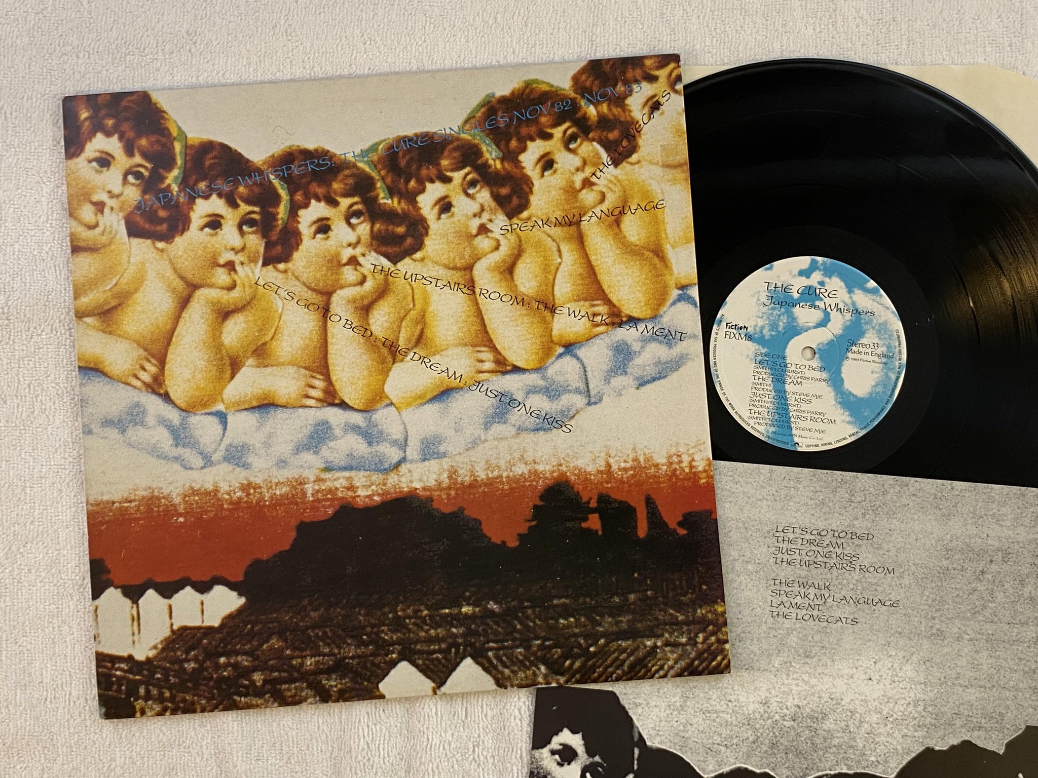Omslagsbild för skivan THE CURE japanese whispers LP -83 UK FICTION FIXM8