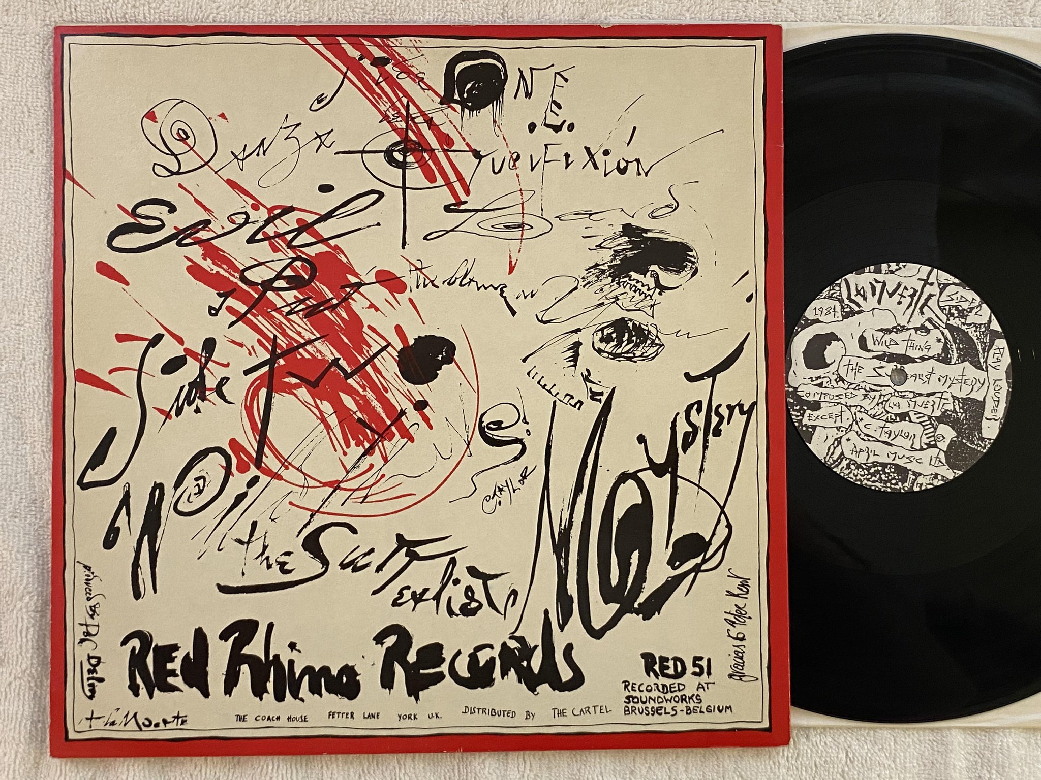 Omslagsbild för skivan LA MUERTE The Surrealist Mystery 12"EP -84 UK RED RHINO RED-51