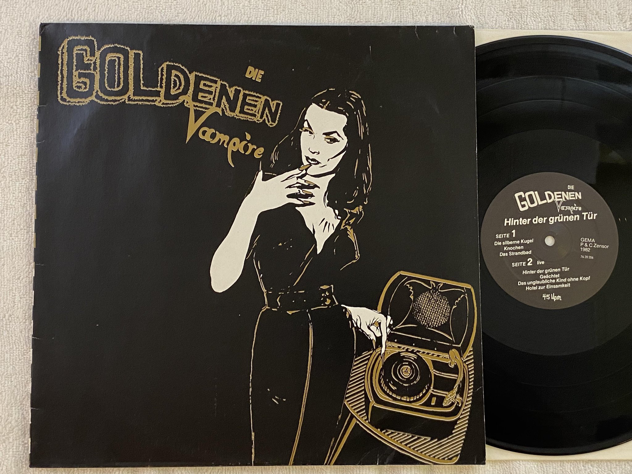 Omslagsbild för skivan DIE GOLDENEN VAMPIRE Hinter Der Grünen Tür 12"ep -82 Ger ZENSOR 76.20.206