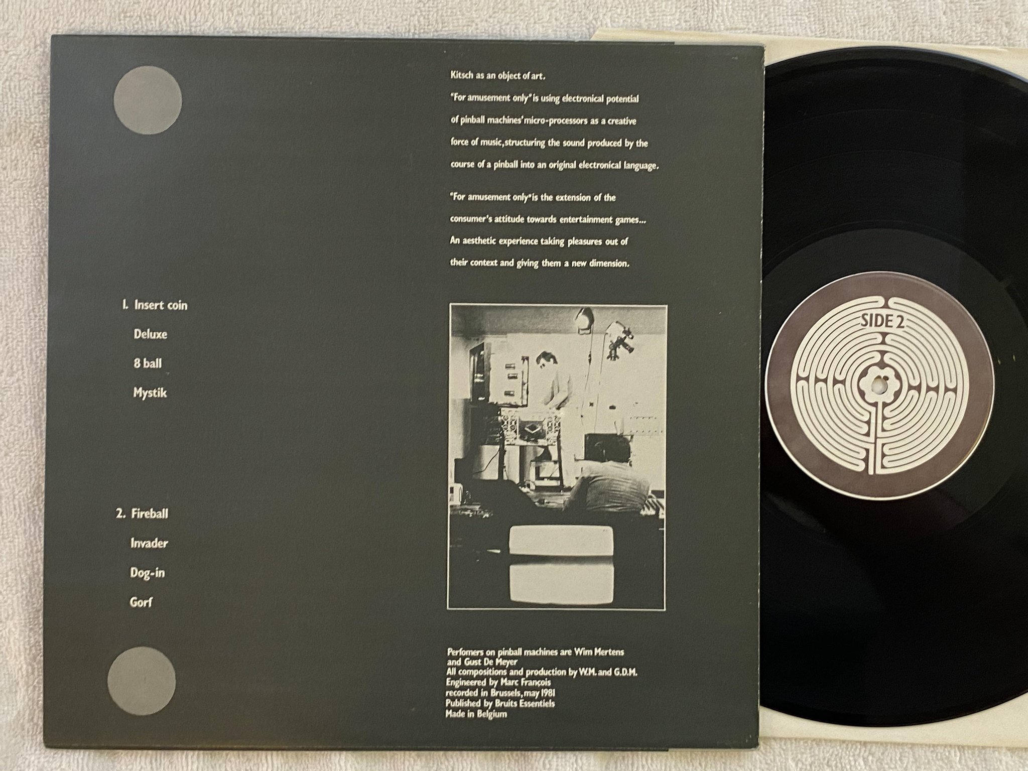 Omslagsbild för skivan SOFT VERDICT For Amusement Only LP -84 Les Disques Du Crépuscule – TWI 049