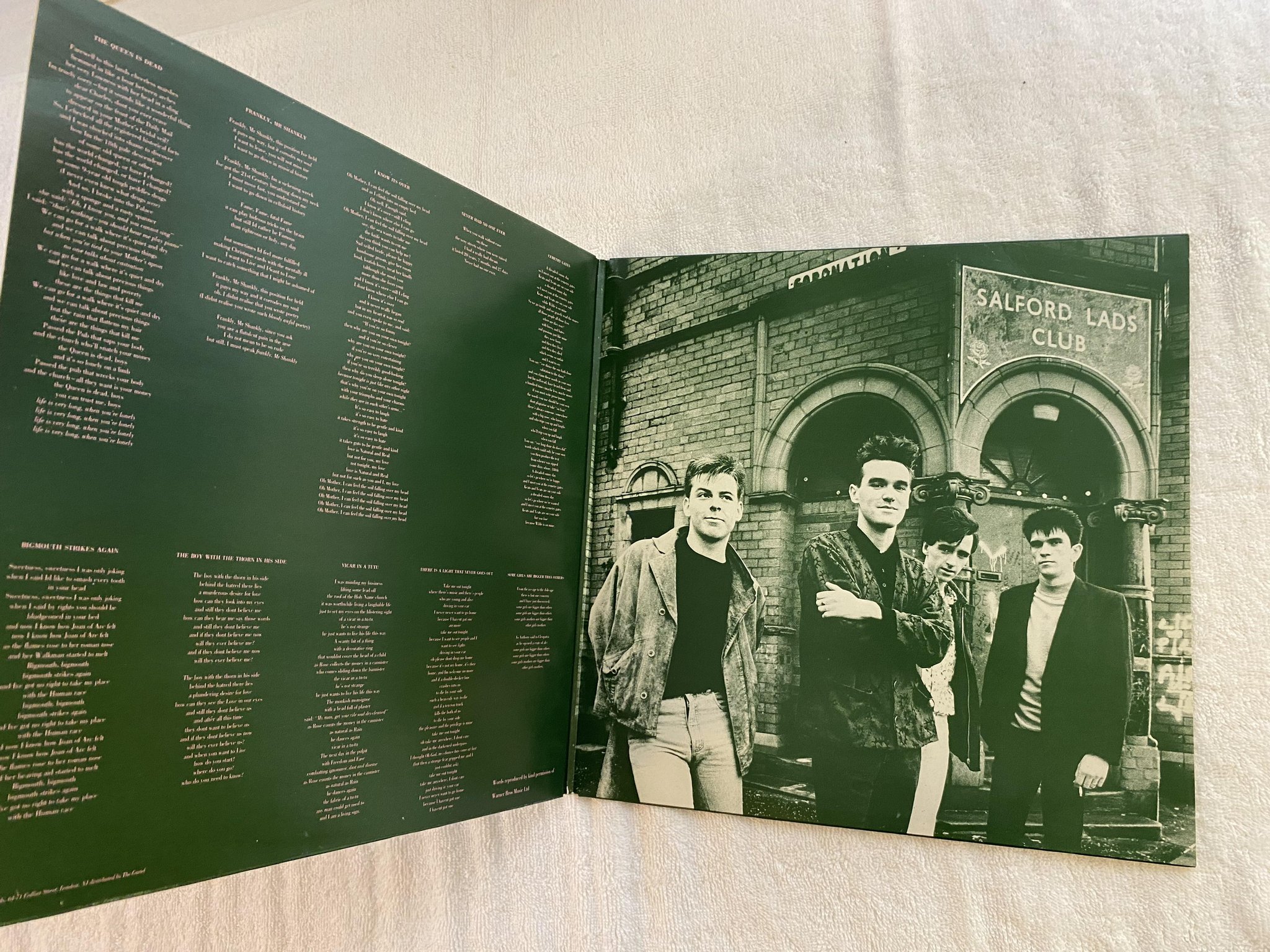Omslagsbild för skivan THE SMITHS the queen is dead LP -86 ncb ROUGH TRADE/MNW rough 96