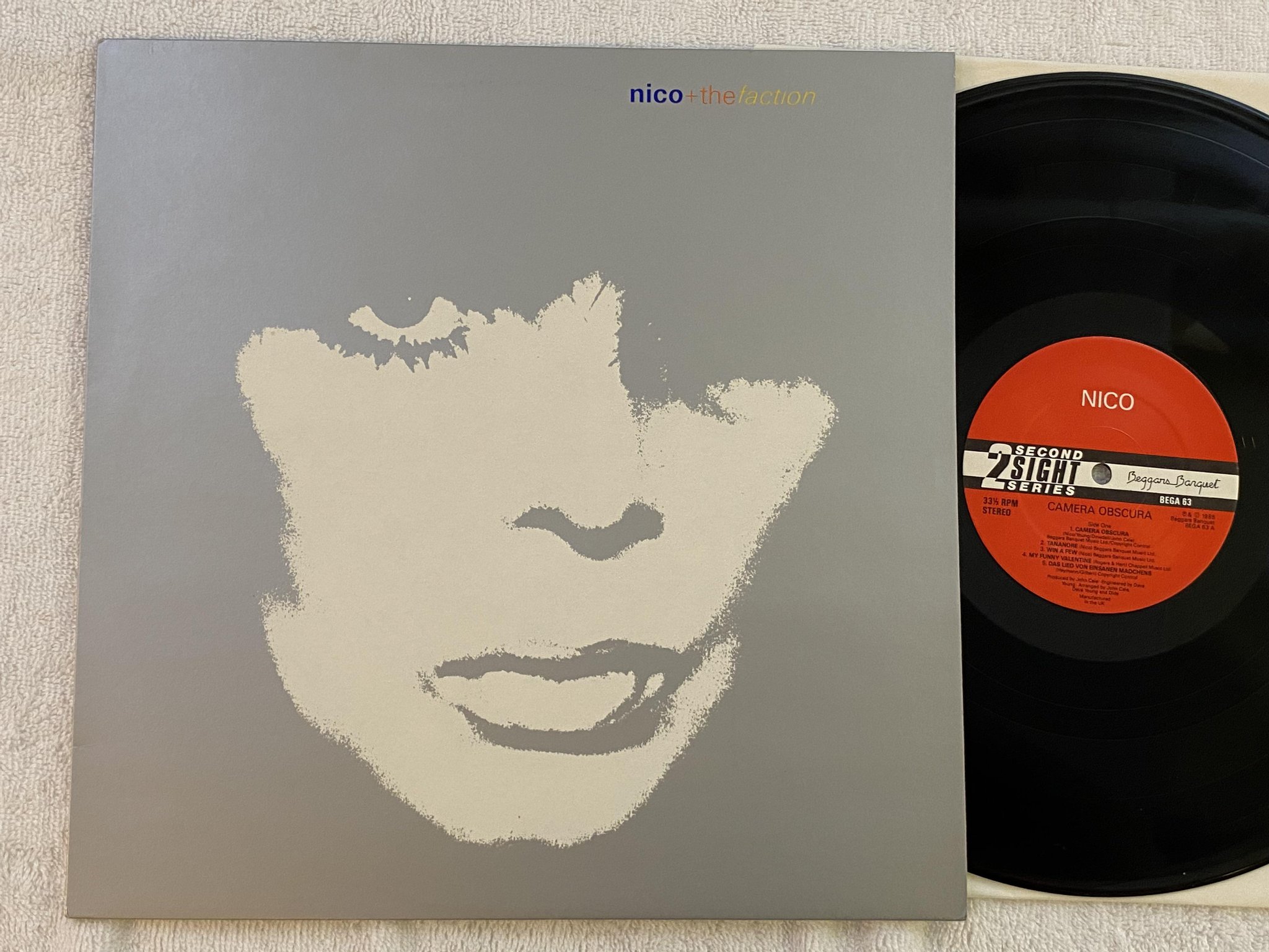 Omslagsbild för skivan NICO camera obscura LP -85 UK BEGGARS BANQUET BEGA 63