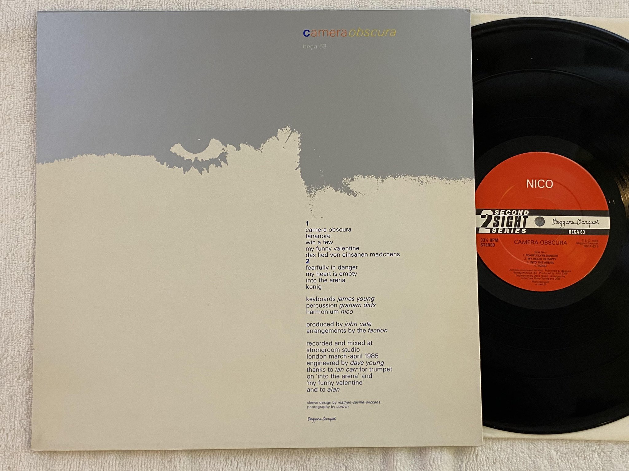 Omslagsbild för skivan NICO camera obscura LP -85 UK BEGGARS BANQUET BEGA 63