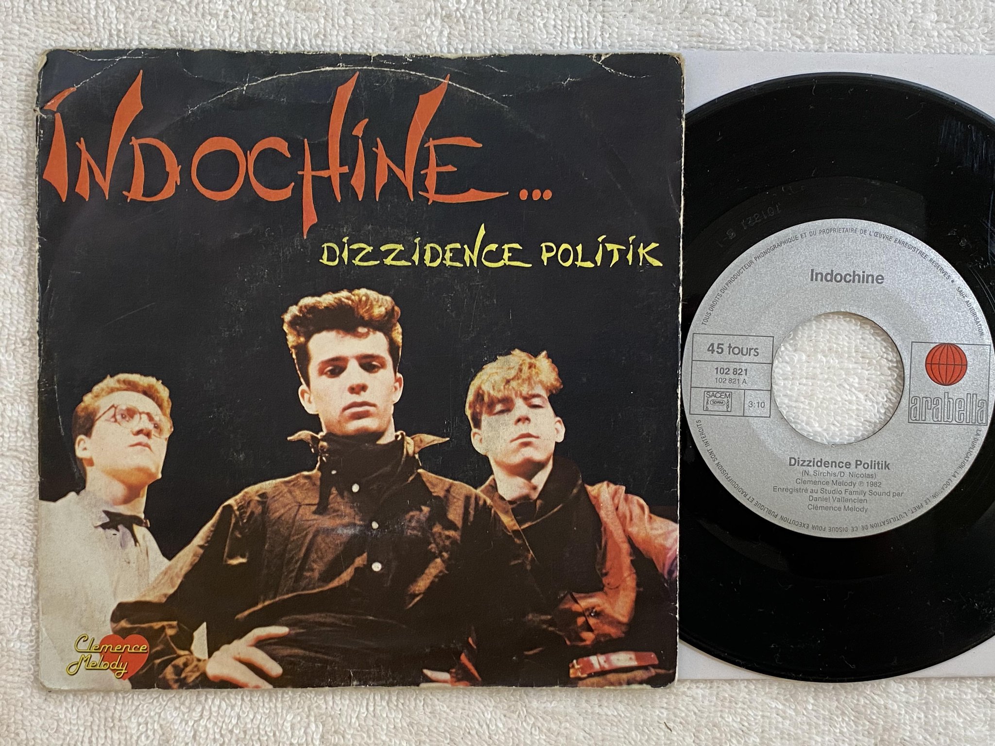 Omslagsbild för skivan INDOCHINE Dizzidence Politik 7" -82 Fra ARABELLA 102 821 ** R A R E **