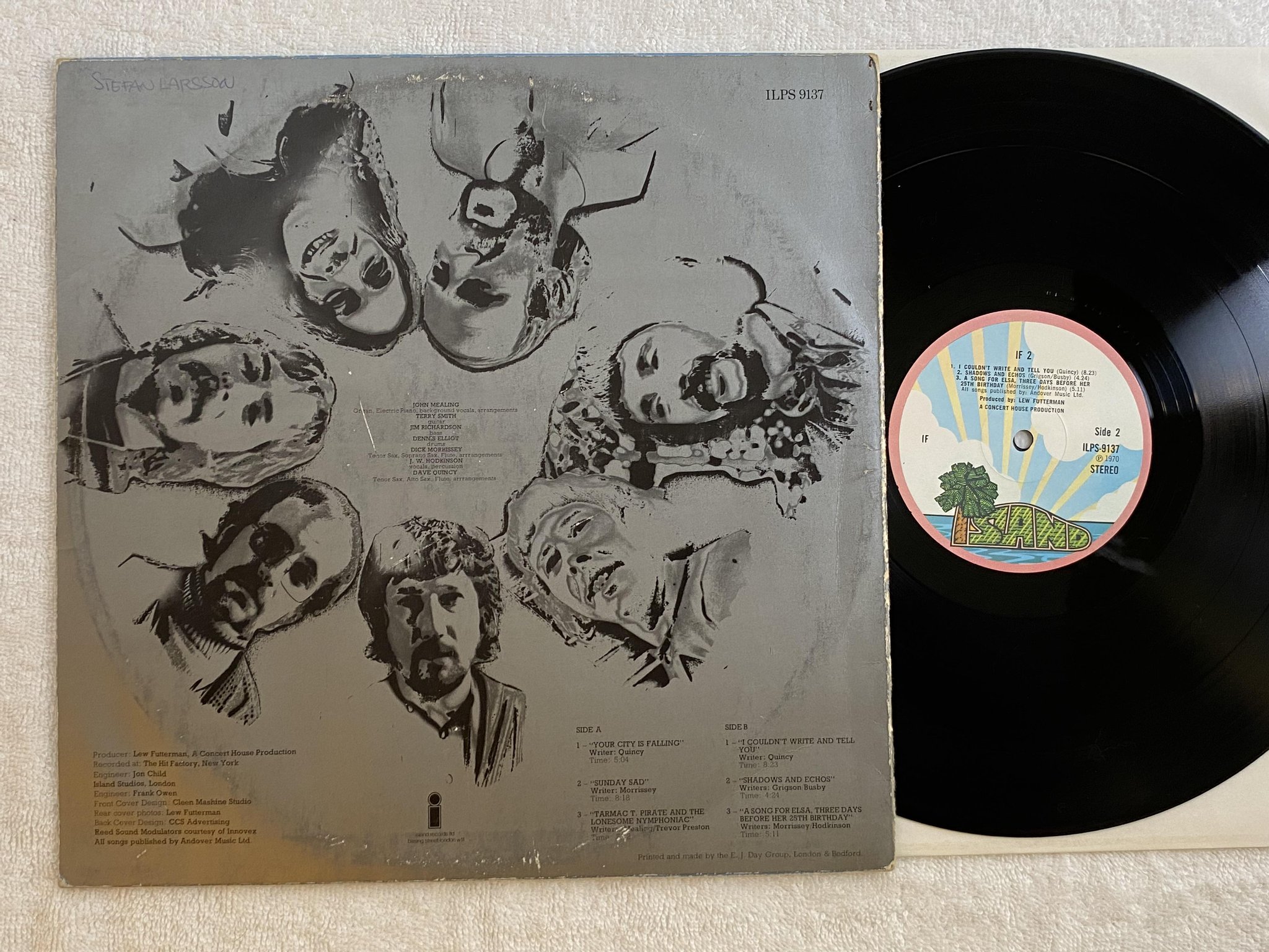 Omslagsbild för skivan IF 2 LP -70 UK ISLAND ILPS 9137