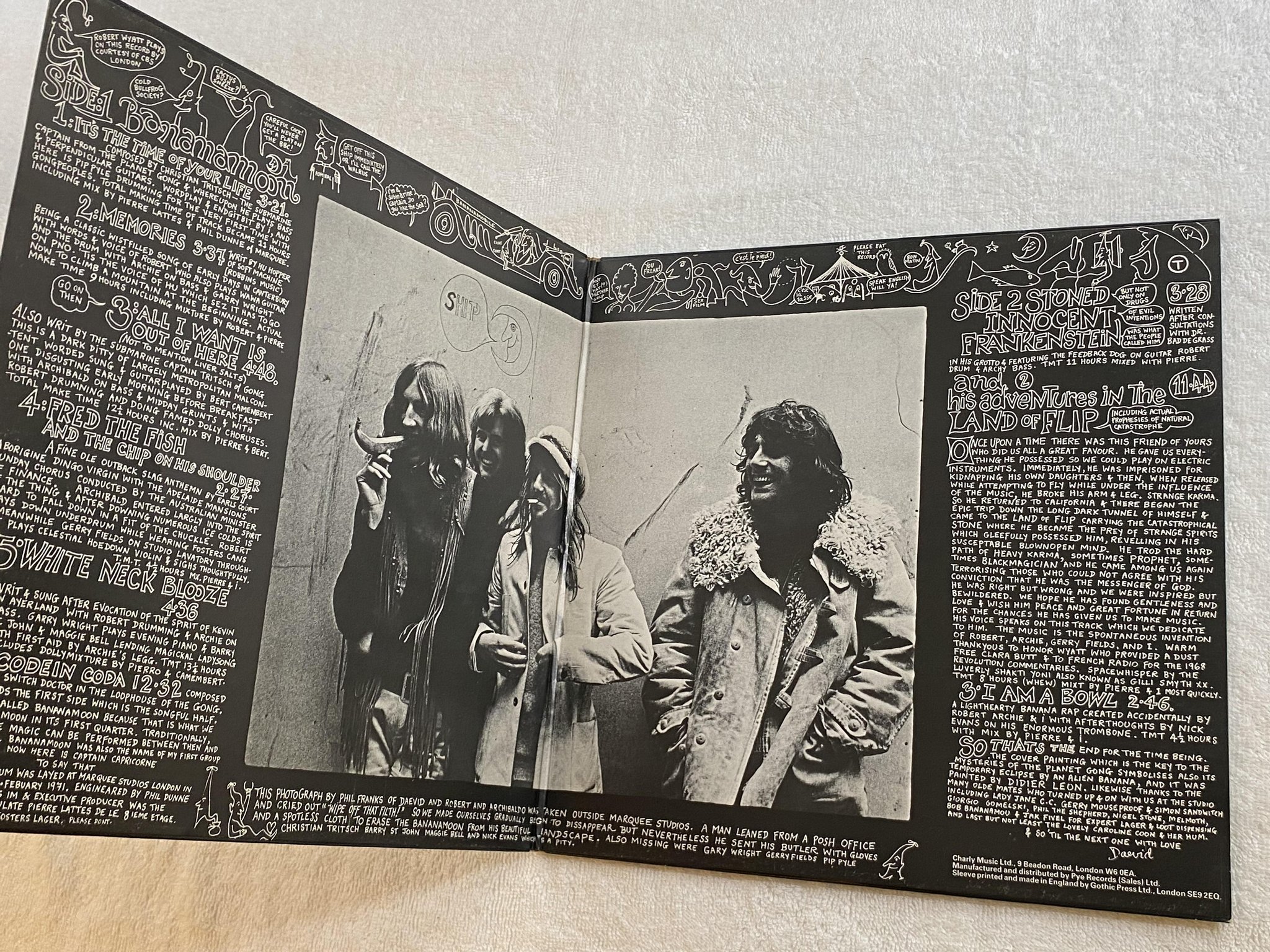 Omslagsbild för skivan DAEVID ALLEN banana moon LP UK CHARLEY CR 30165