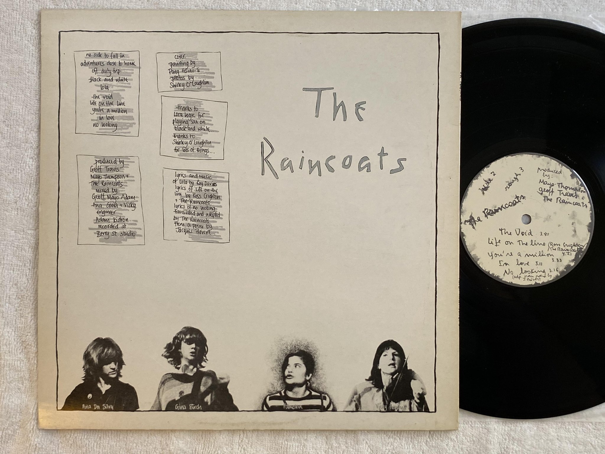 Omslagsbild för skivan THE RAINCOATS s/t LP re -80 UK ROUGH TRADE rough 3