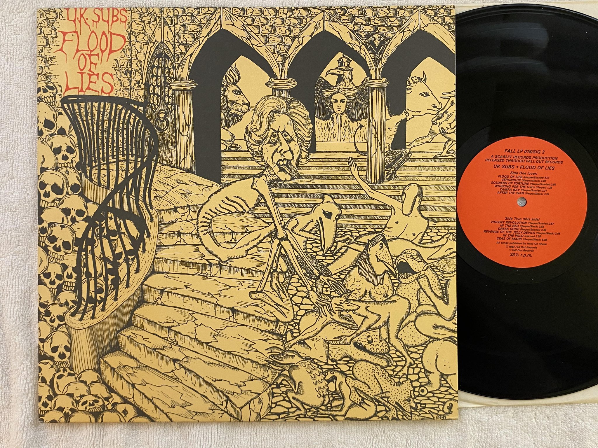 Omslagsbild för skivan UK SUBS flood of lies LP re -83 FALLOUT Fall LP 018