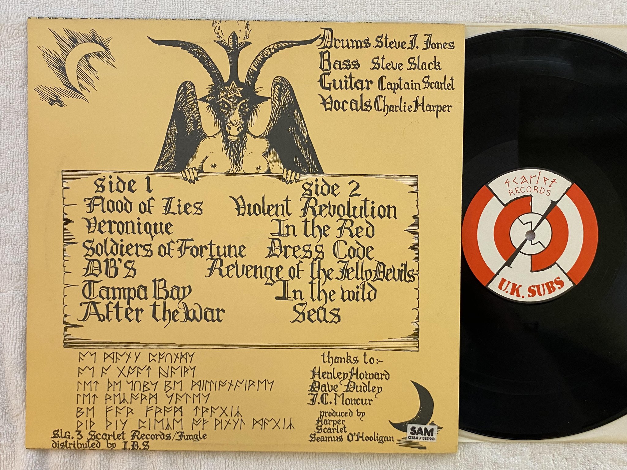 Omslagsbild för skivan UK SUBS flood of lies LP re -83 FALLOUT Fall LP 018