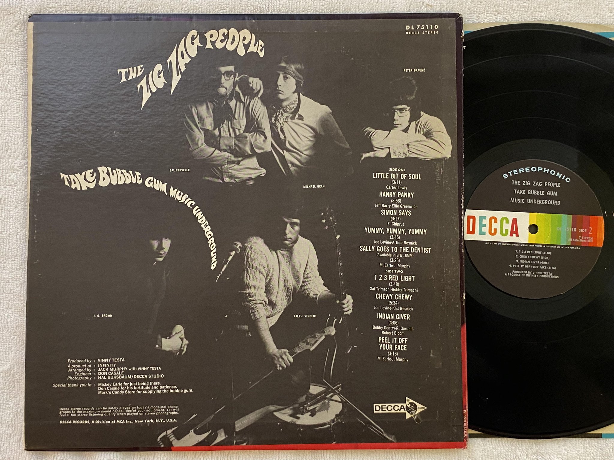 Omslagsbild för skivan THE ZIG ZAG PEOPLE take bubble gum music underground LP -69 US DECCA DL 75110
