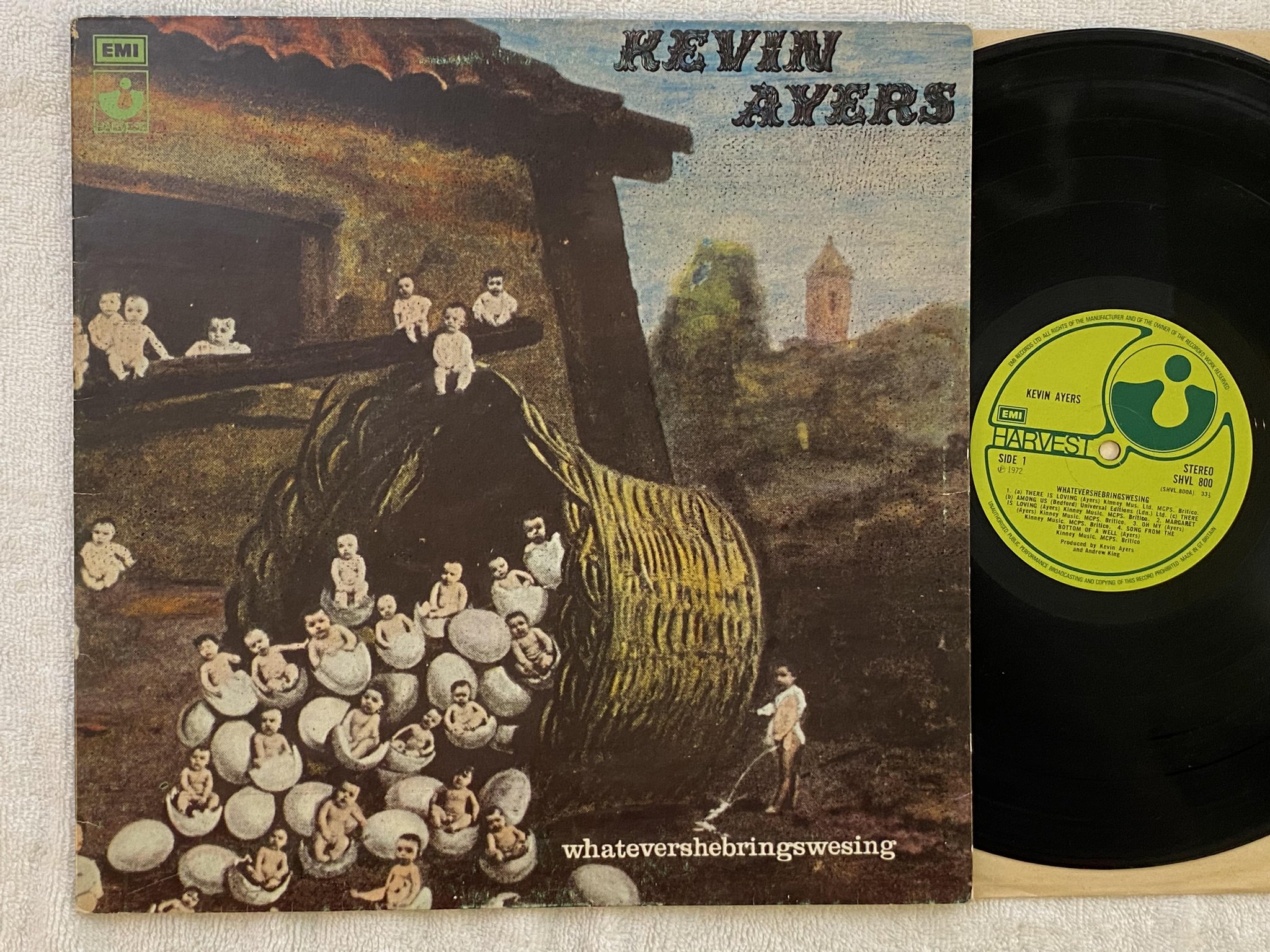 Omslagsbild för skivan KEVIN AYERS Whatevershebringswesing LP -72 UK HARVEST SHVL 800