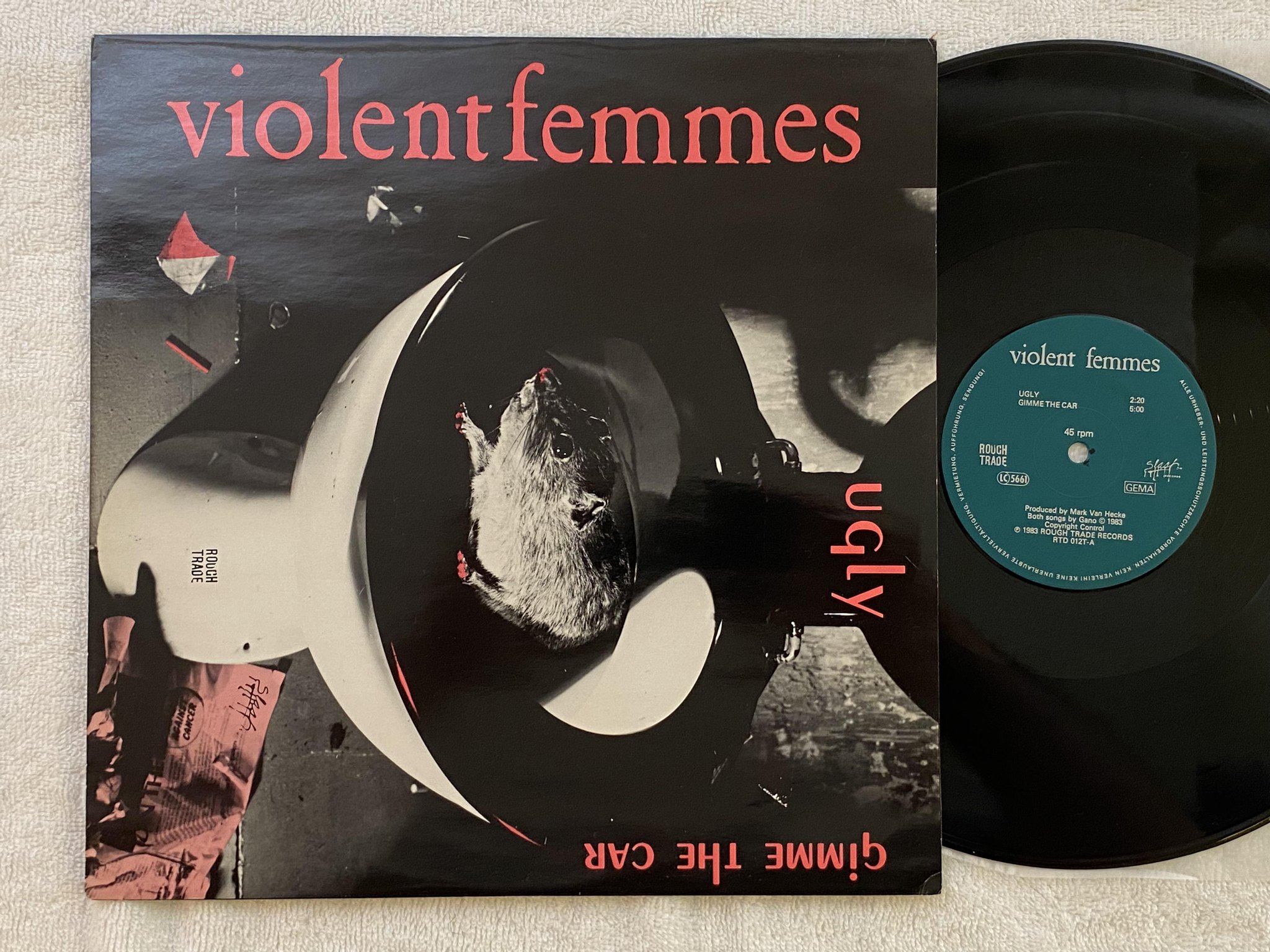Omslagsbild för skivan VIOLENT FEMMES Ugly / Gimme The Car 12" -83 Ger ROUGH TRADE RTD 012T
