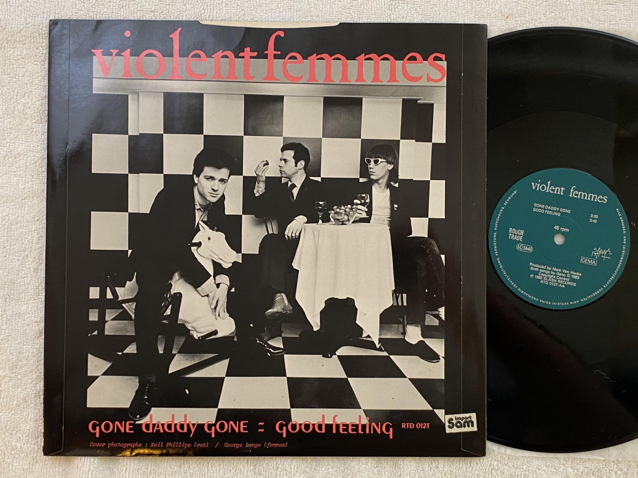 Omslagsbild för skivan VIOLENT FEMMES Ugly / Gimme The Car 12" -83 Ger ROUGH TRADE RTD 012T