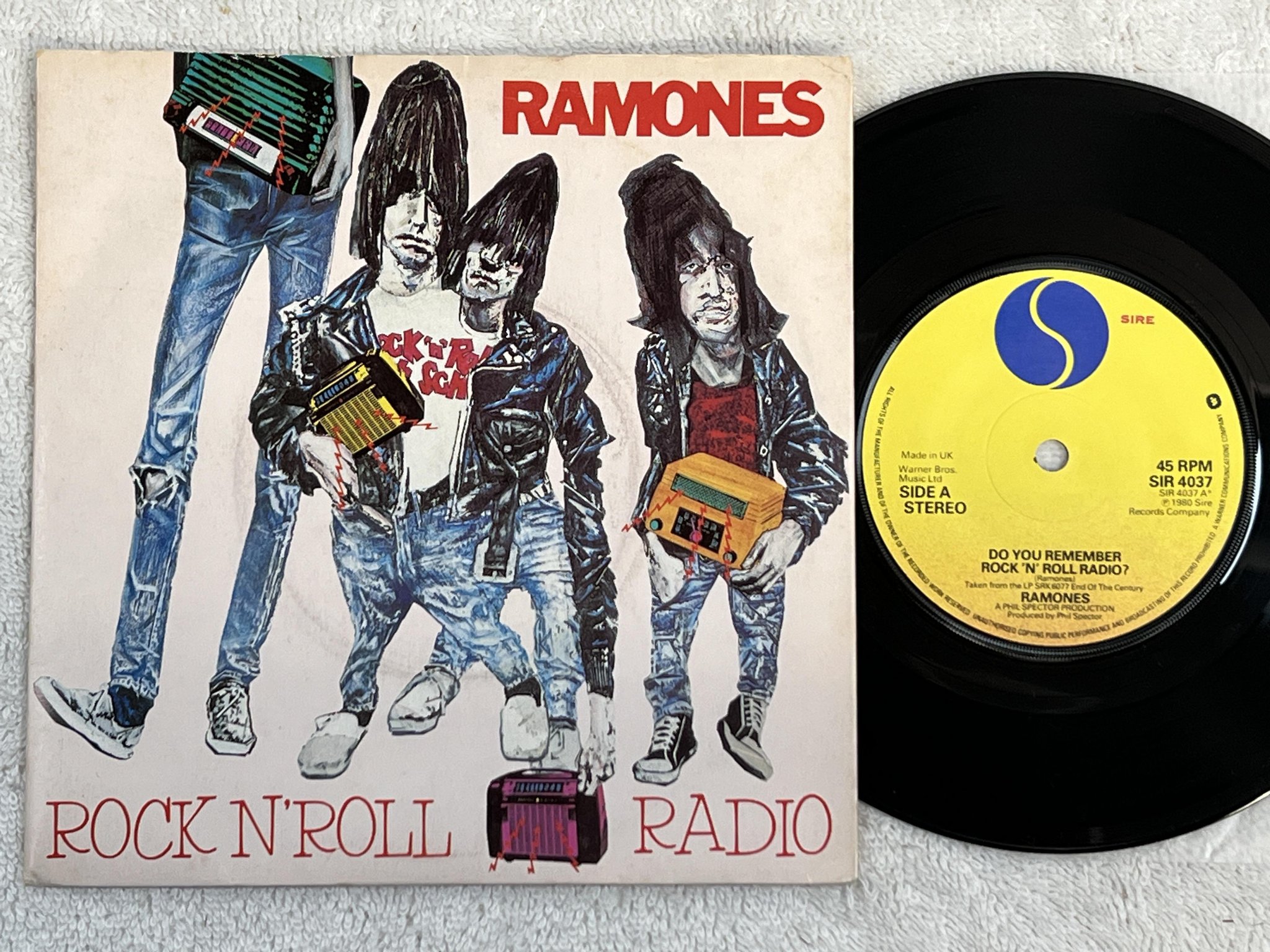 Omslagsbild för skivan RAMONES rock n roll radio 7" -79 UK SIRE SIR 4037