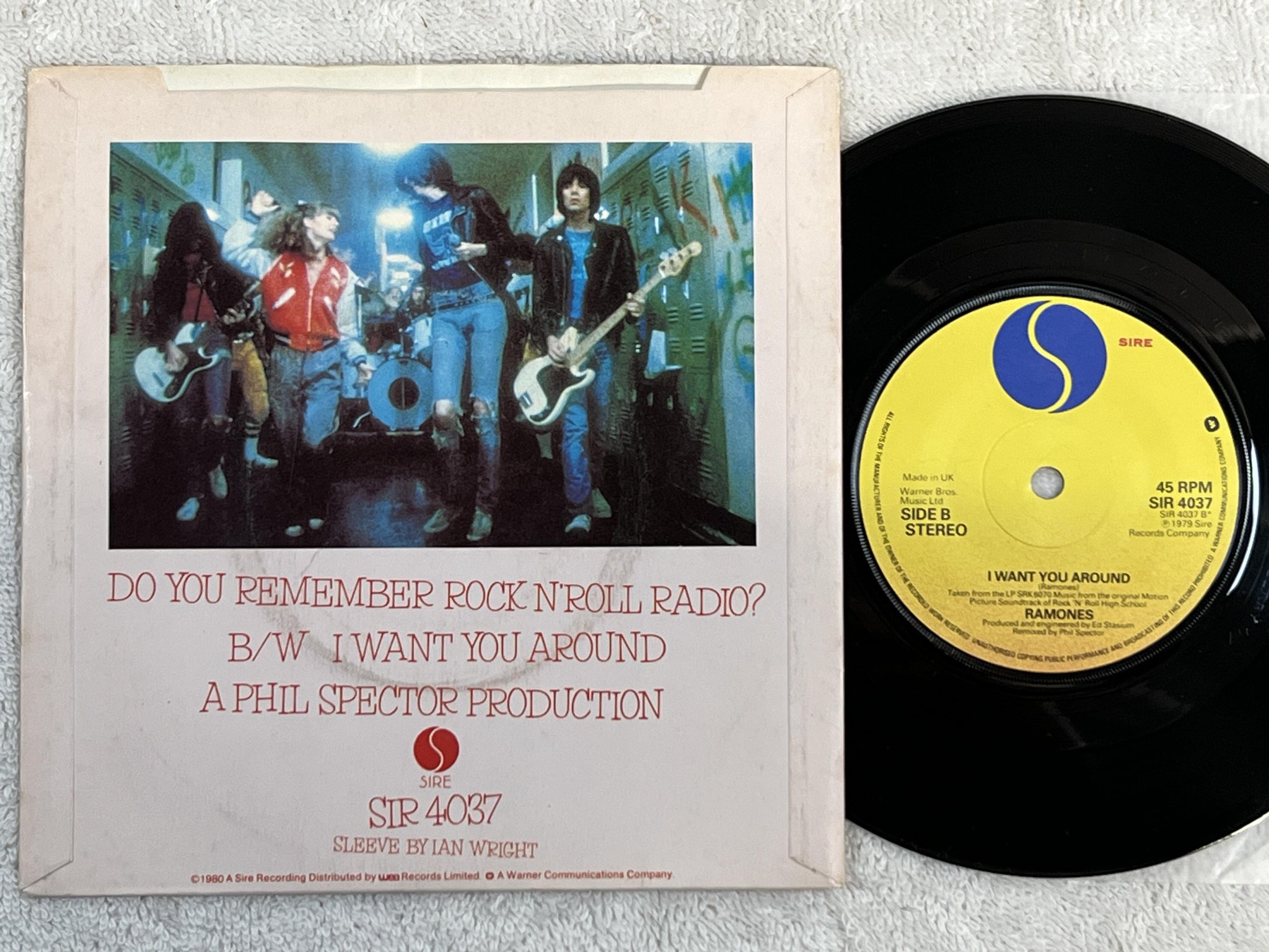 Omslagsbild för skivan RAMONES rock n roll radio 7" -79 UK SIRE SIR 4037