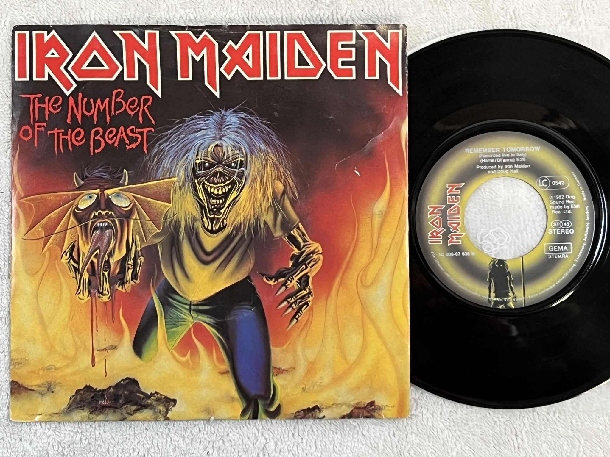 Omslagsbild för skivan IRON MAIDEN The Number Of The Beast 7" -82 Ger EMI 1C 006-07 638
