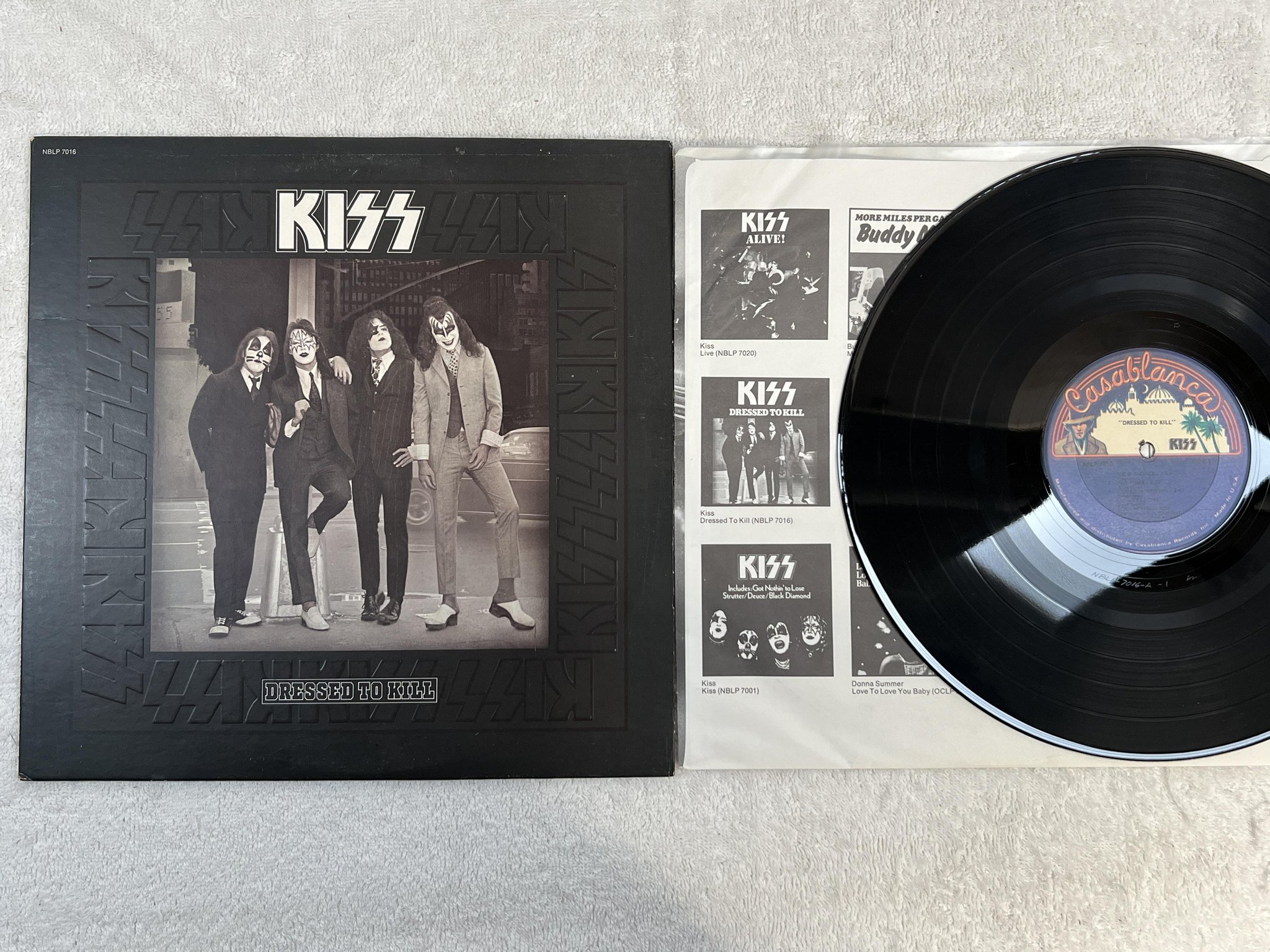 Omslagsbild för skivan KISS dressed to kill LP -75 US CASABLANCA NBLP 7016