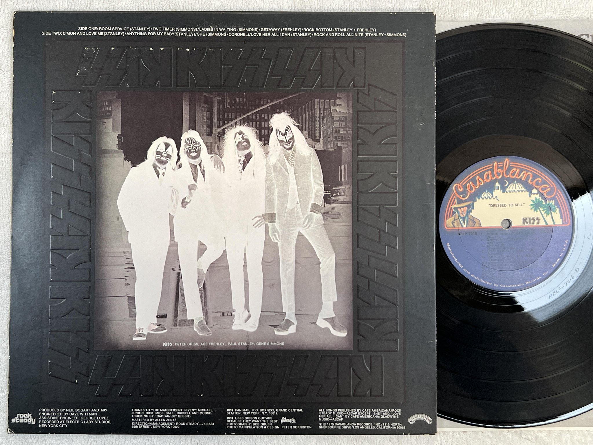 Omslagsbild för skivan KISS dressed to kill LP -75 US CASABLANCA NBLP 7016