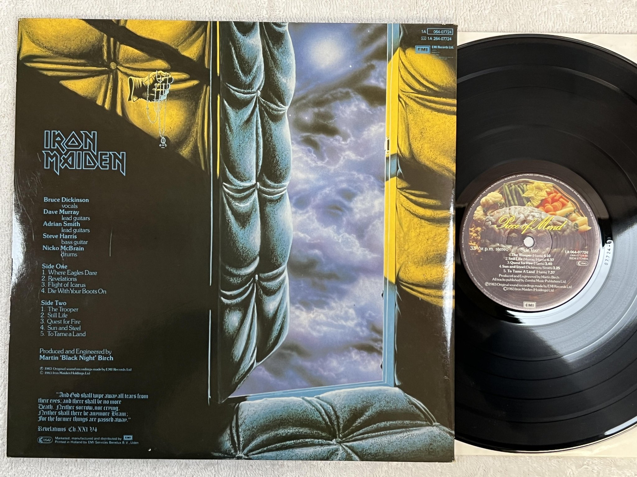 Omslagsbild för skivan IRON MAIDEN piece of mind LP -83 EMI 1A 064-07724