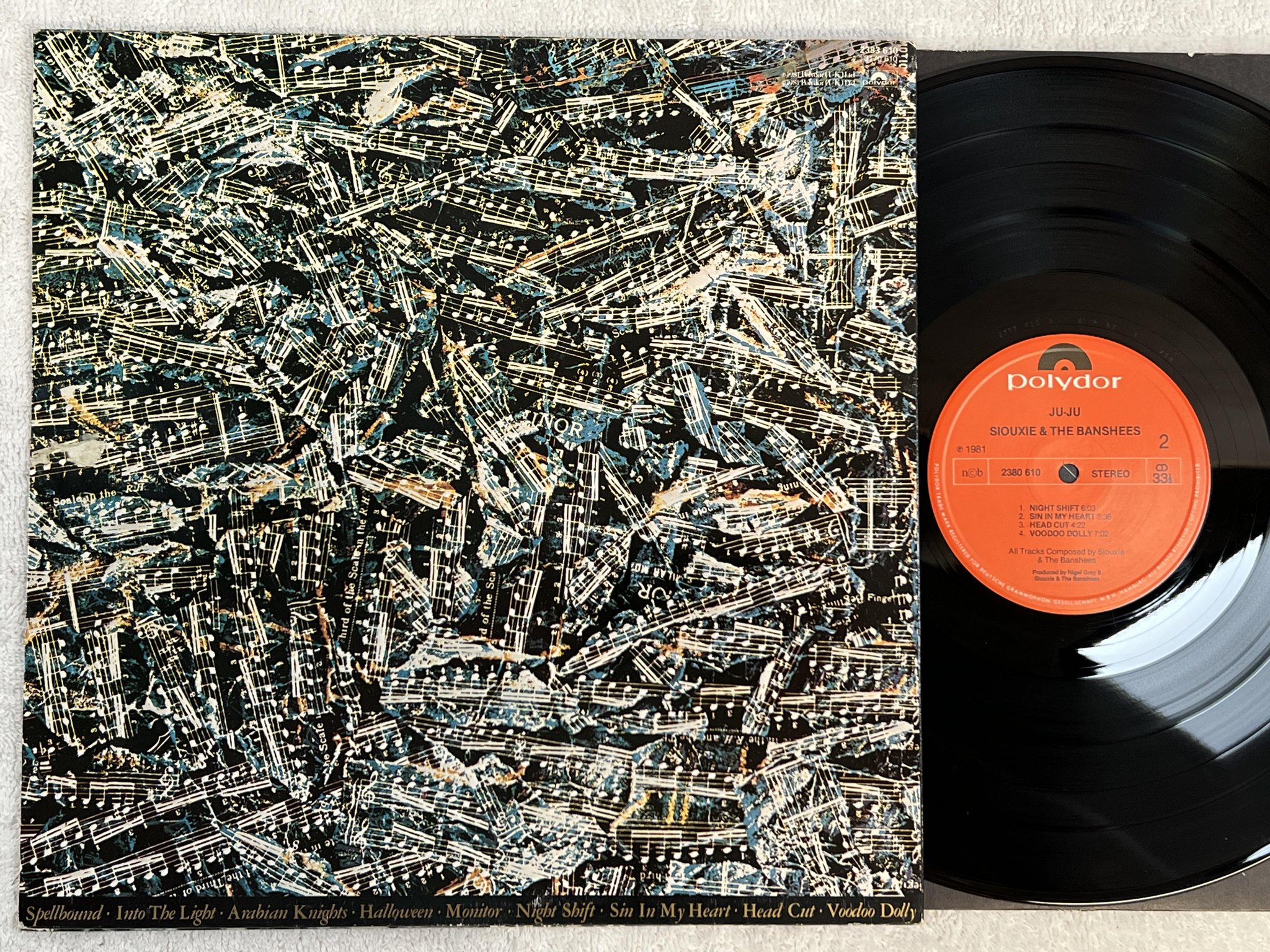 Omslagsbild för skivan SIOUXSIE AND THE BANSHEES ju-ju LP -81 ncb POLYDOR 2383610