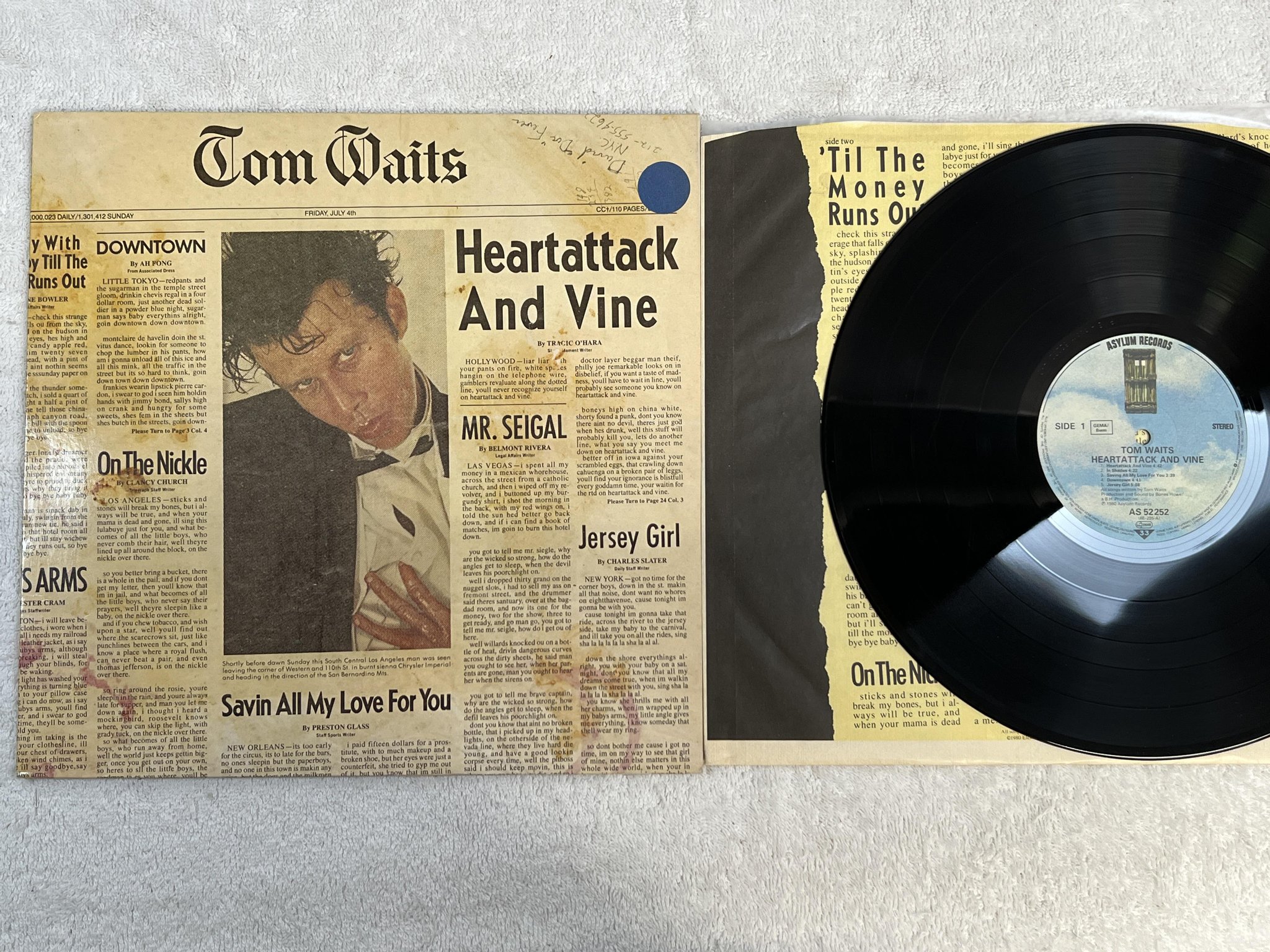 Omslagsbild för skivan TOM WAITS heartattack and vine LP -80 Ger ASYLUM AS 52252