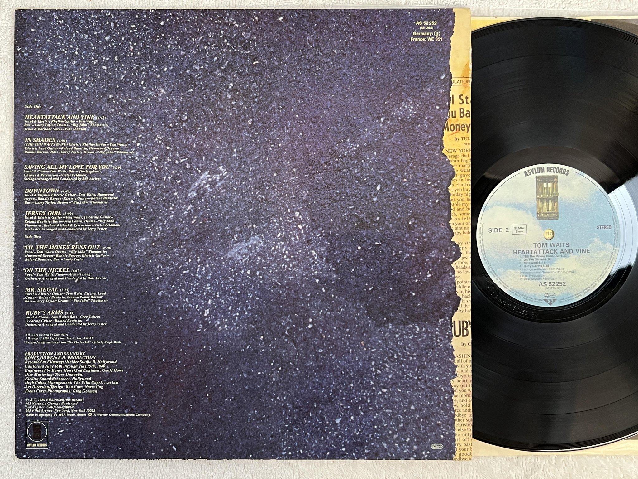 Omslagsbild för skivan TOM WAITS heartattack and vine LP -80 Ger ASYLUM AS 52252