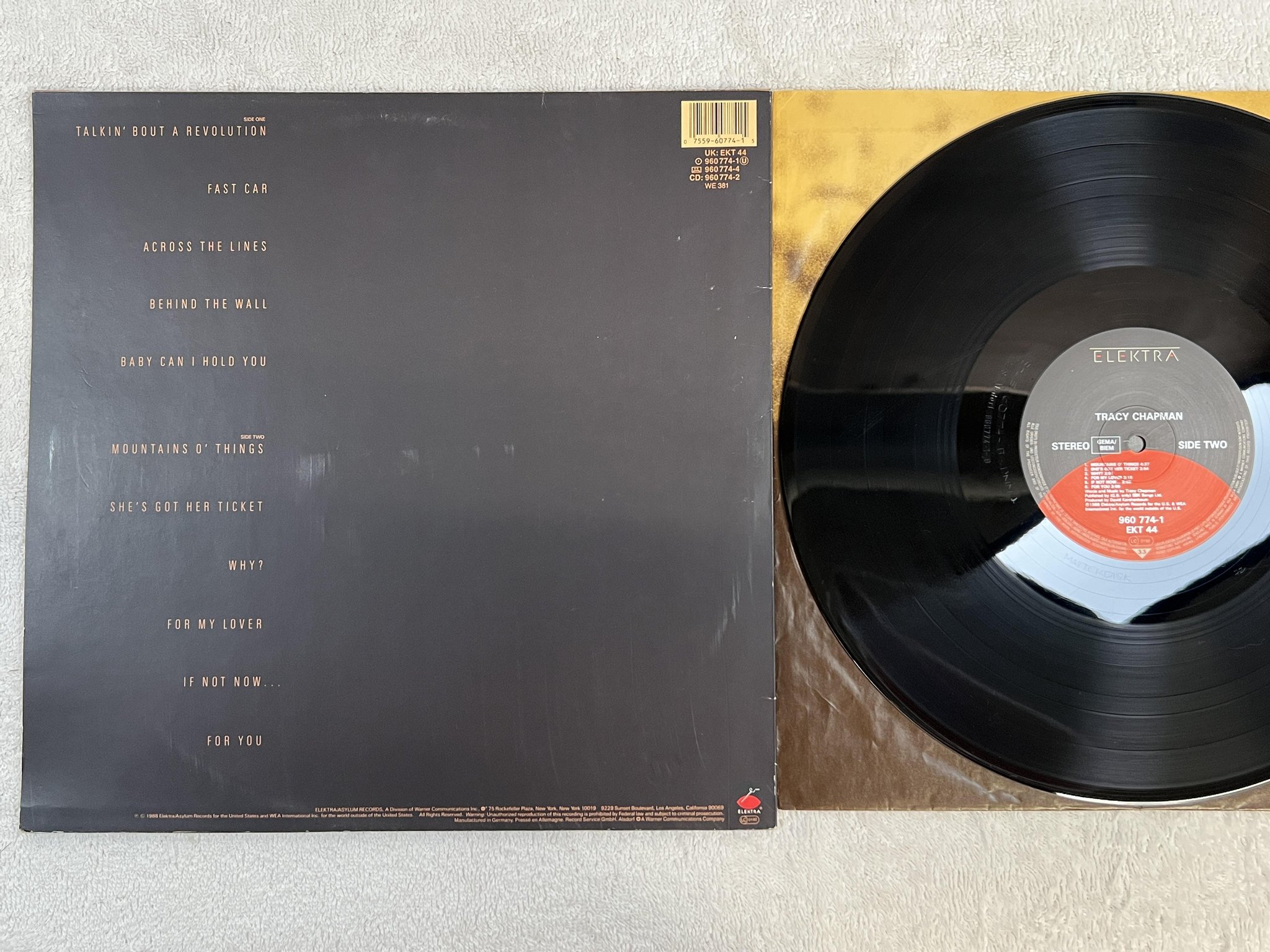 Omslagsbild för skivan TRACY CHAPMAN s/t LP -88 Europe ELEKTRA 960 774-1 *** CLASSIC ALBUM ***