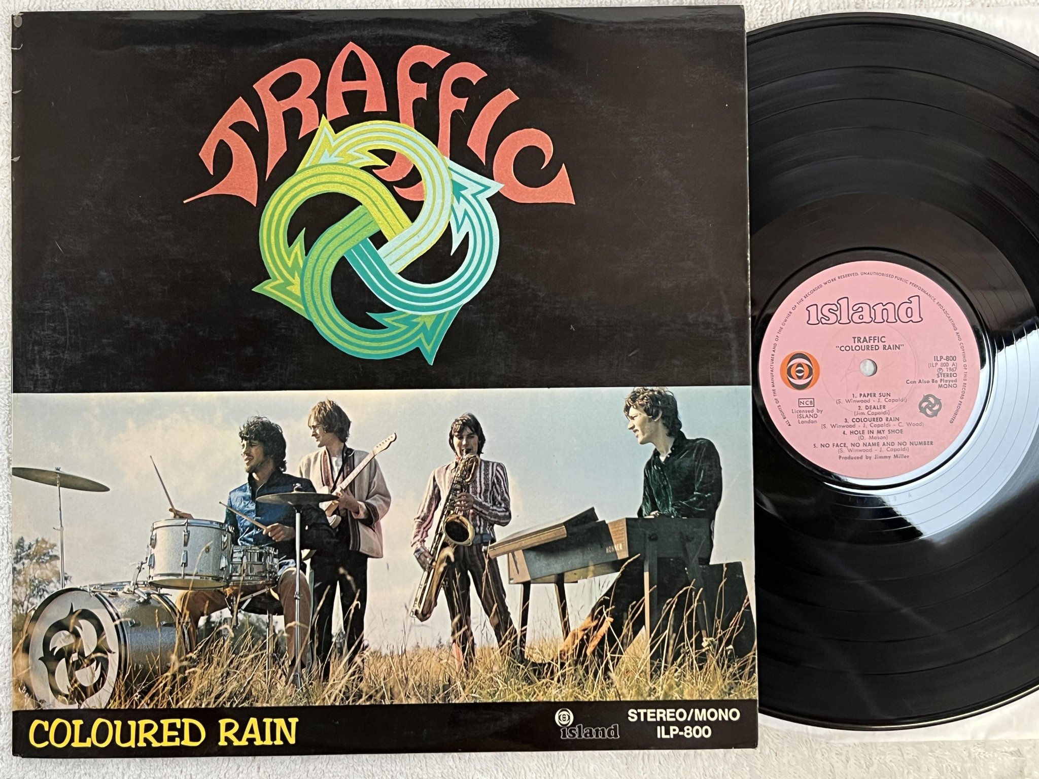 Omslagsbild för skivan TRAFFIC coloured rain LP -67 Swe ISLAND ILP 800