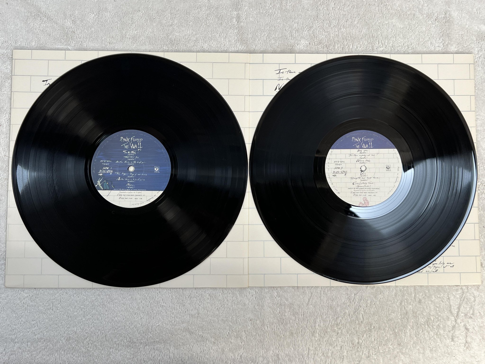 Omslagsbild för skivan PINK FLOYD the wall 2xLP -79 ncb HARVEST 7C 156 63411