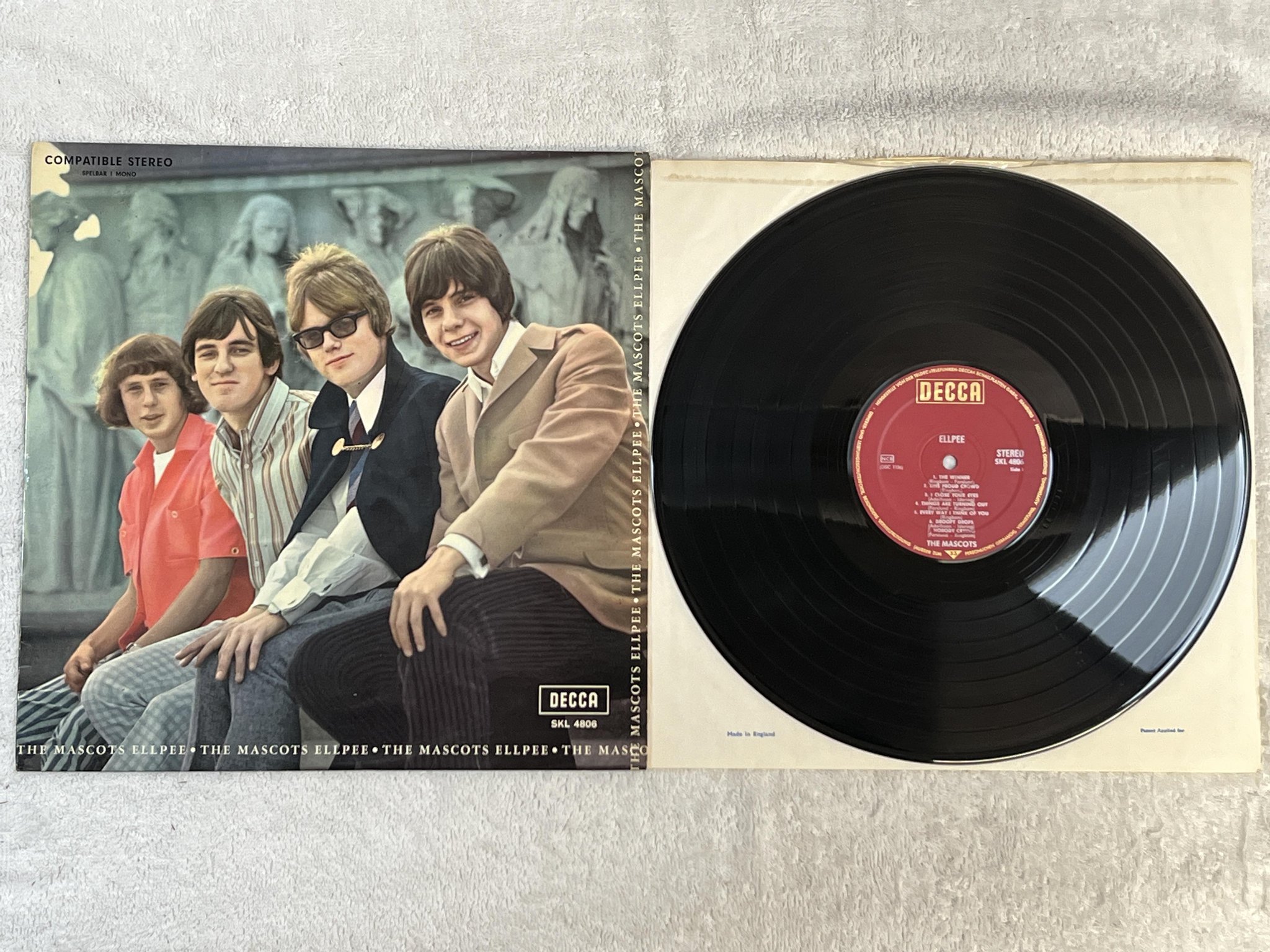 Omslagsbild för skivan THE MASCOTS ellpee LP -66 Swe DECCA SKL 4806
