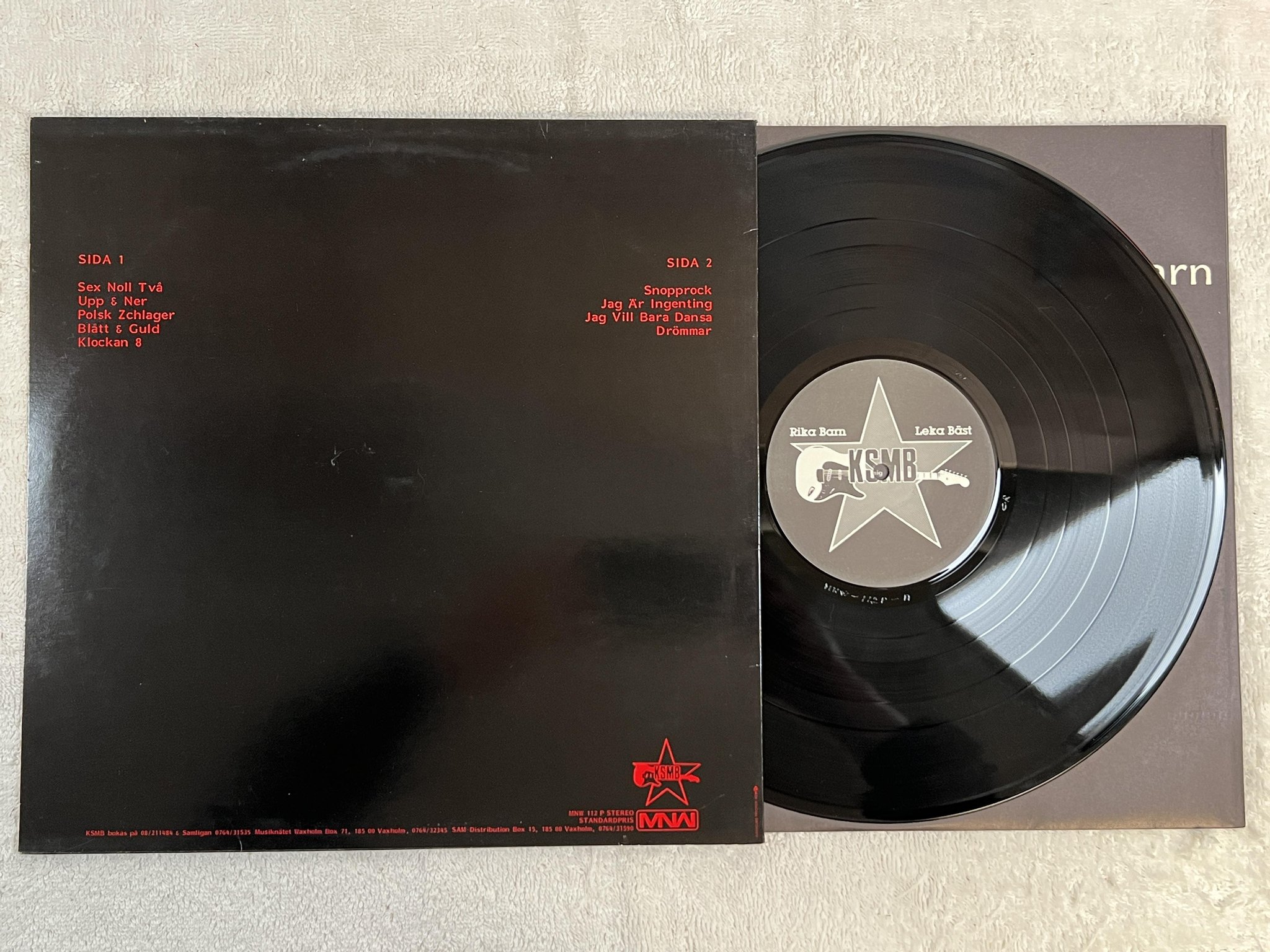 Omslagsbild för skivan KSMB rika barn leka bäst LP -81 MNW 112 P