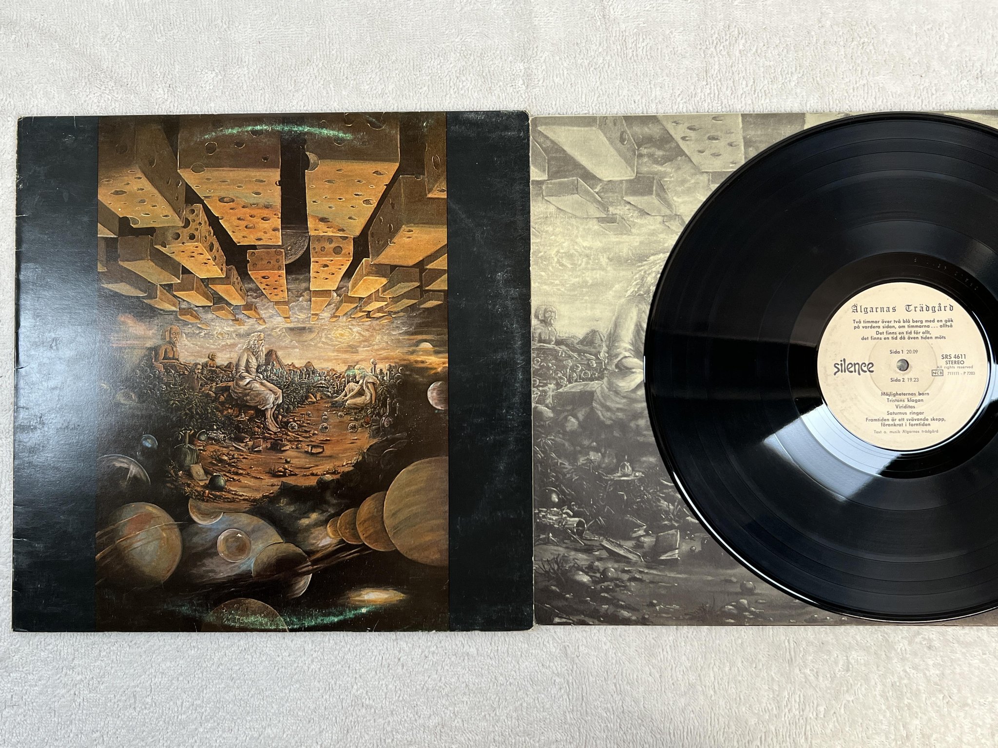 Omslagsbild för skivan ÄLGARNAS TRÄDGÅRD Framtiden Är Ett Svävande Skepp, Förankrat I Forntiden LP