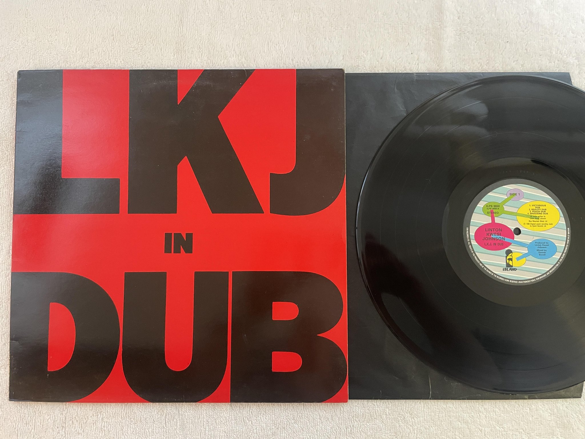 Omslagsbild för skivan LINTON KWESI JOHNSON in dub LP UK ISLAND ILPS 9650