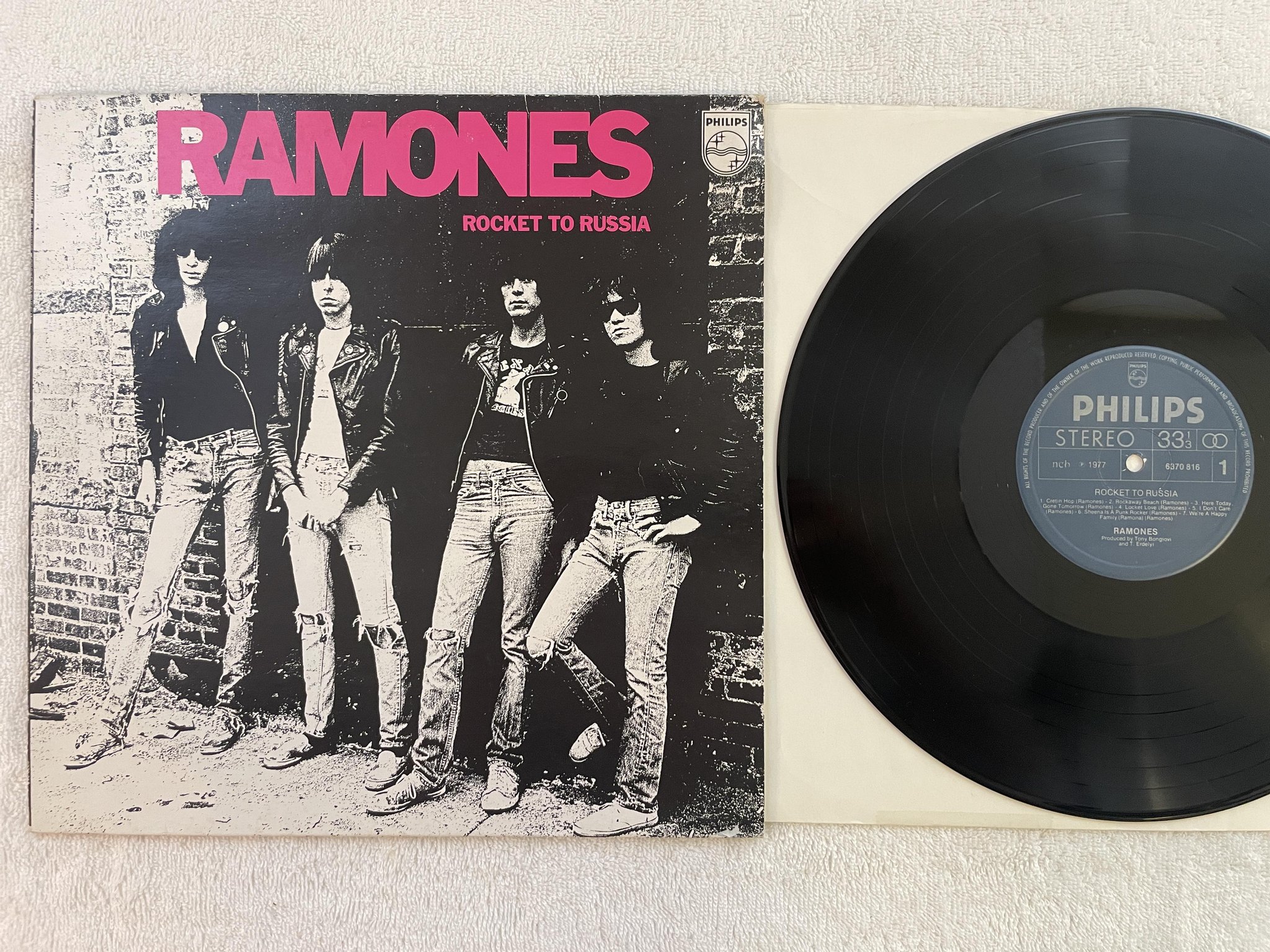 Omslagsbild för skivan RAMONES rocket to Russia LP -77 ncb PHILIPS 6370816