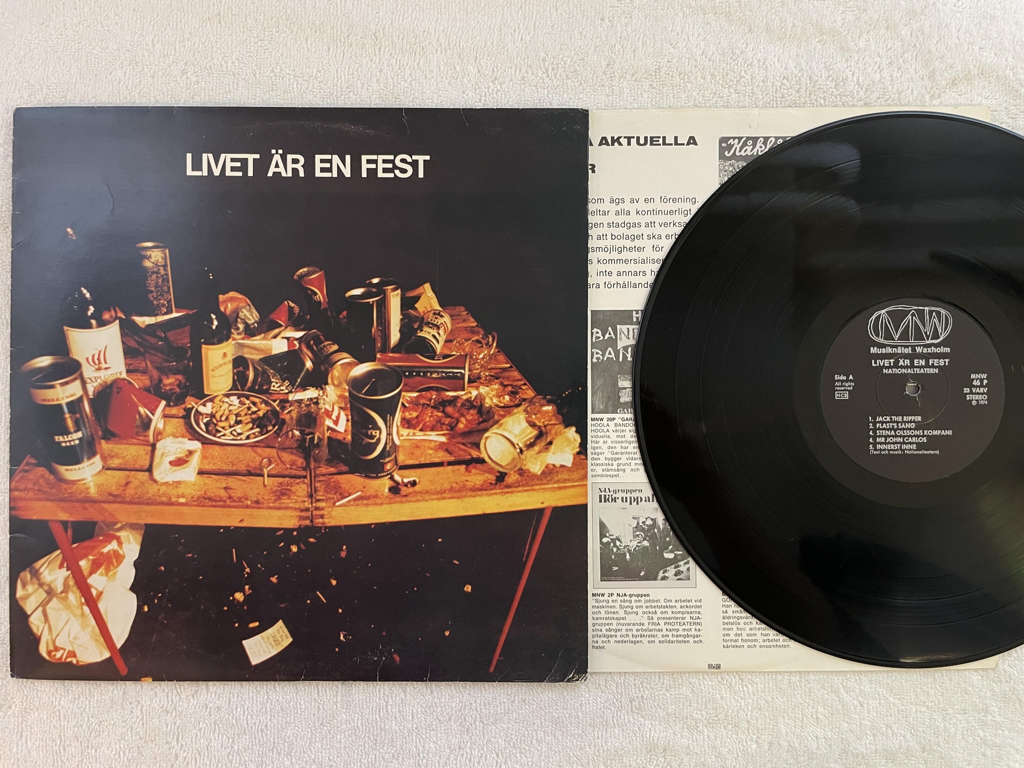 Omslagsbild för skivan NATIONALTEATERN livet är en fest LP -74 MNW 46 P
