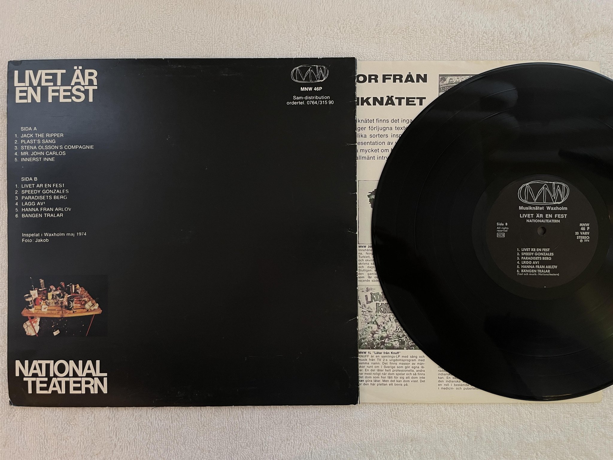 Omslagsbild för skivan NATIONALTEATERN livet är en fest LP -74 MNW 46 P