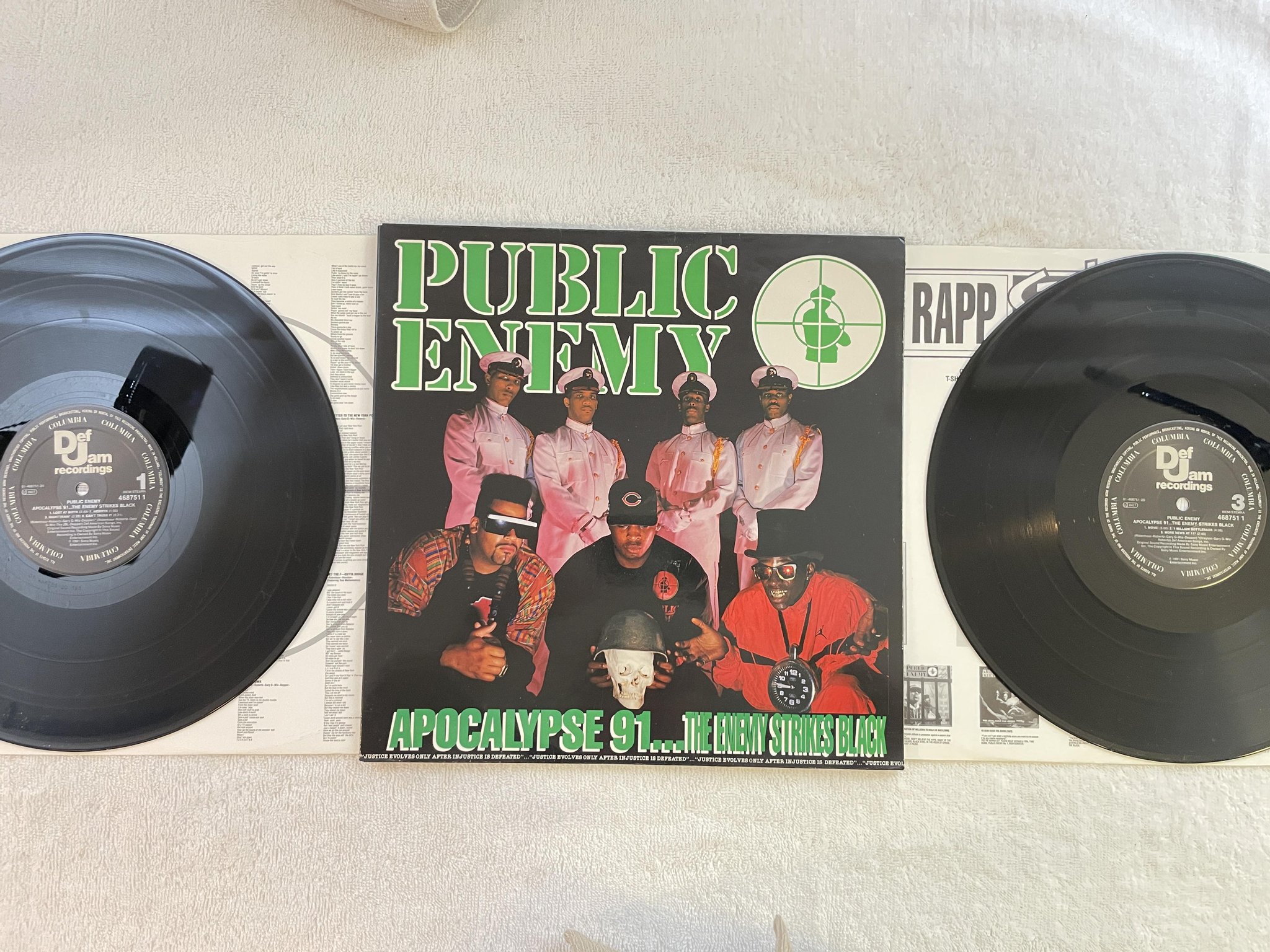 Omslagsbild för skivan PUBLIC ENEMY apocalypse 91 2xLP -91 Hol DEF JAM 4687511