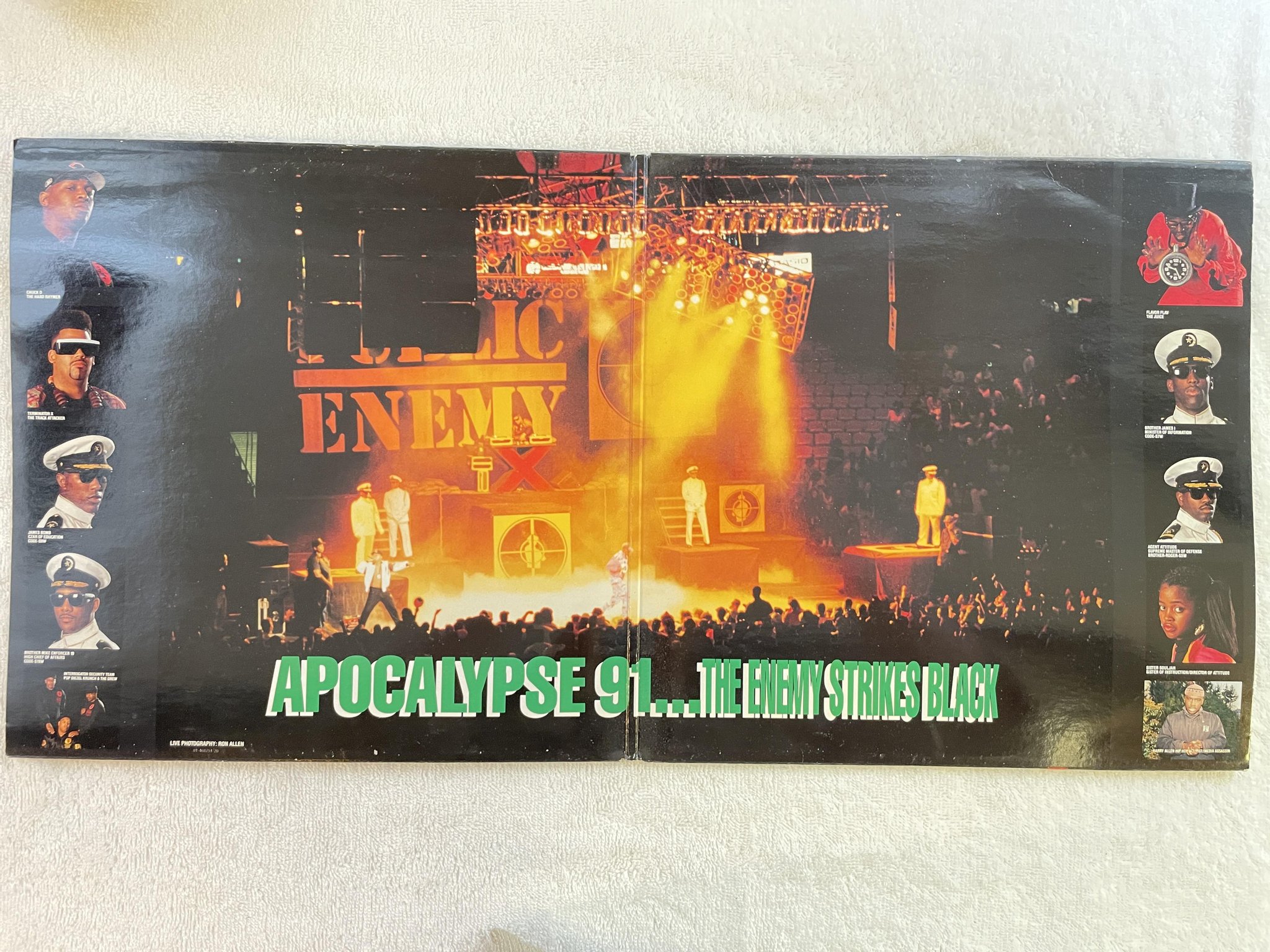 Omslagsbild för skivan PUBLIC ENEMY apocalypse 91 2xLP -91 Hol DEF JAM 4687511