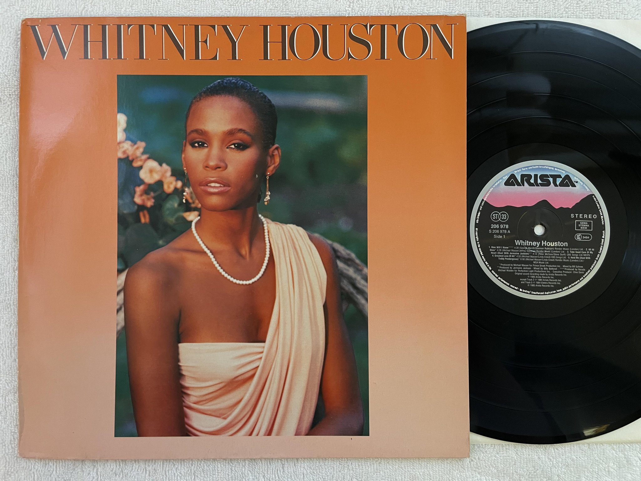 Omslagsbild för skivan WITHNEY HOUSTON s/t LP -85 Ger ARISTA 206978