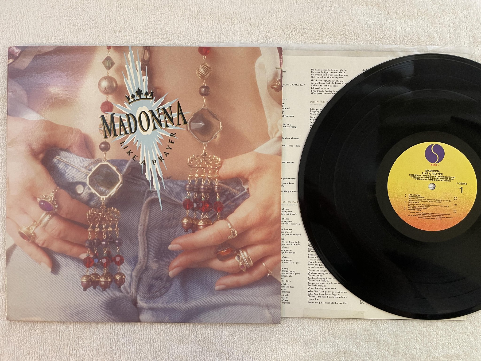 Omslagsbild för skivan MADONNA like a prayer LP -89 US SIRE 1-25844