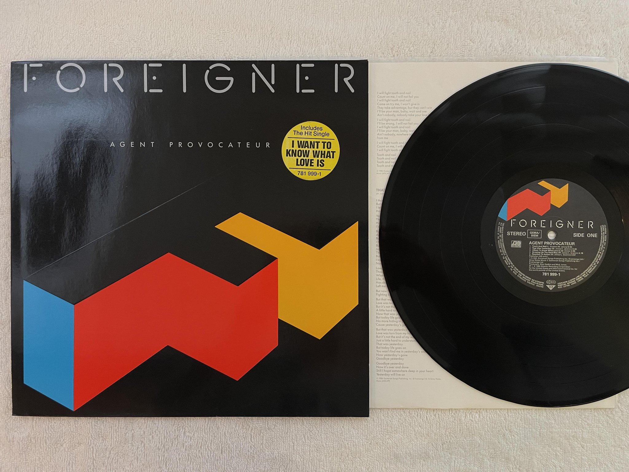 Omslagsbild för skivan FOREIGNER agent provocateur LP -84 Ger ATLANTIC 781 999-1