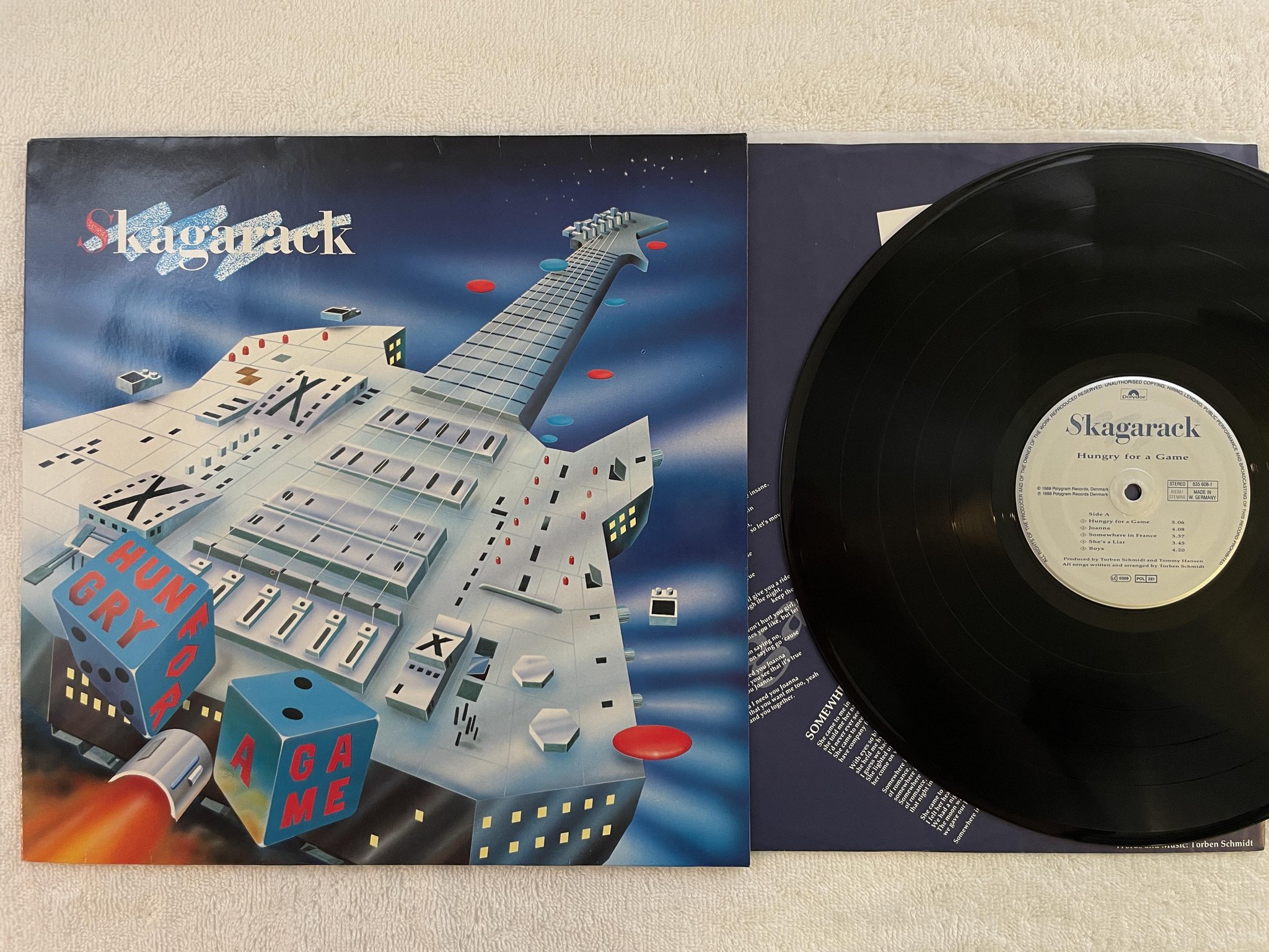 Omslagsbild för skivan SKAGARACK Hungry For A Game LP -88 Ger POLYDOR 835608-1