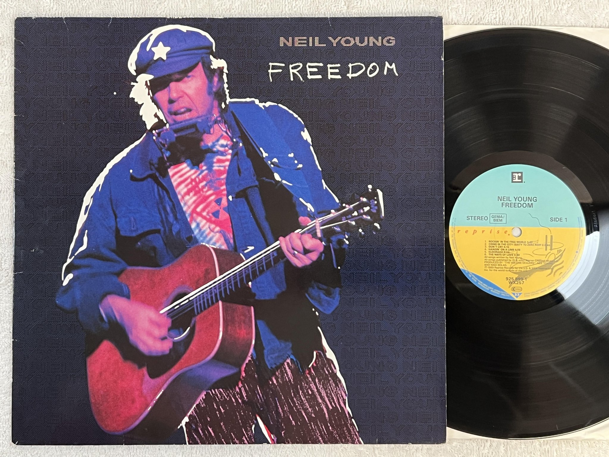 Omslagsbild för skivan NEIL YOUNG freedom LP -89 REPRISE 925899-1