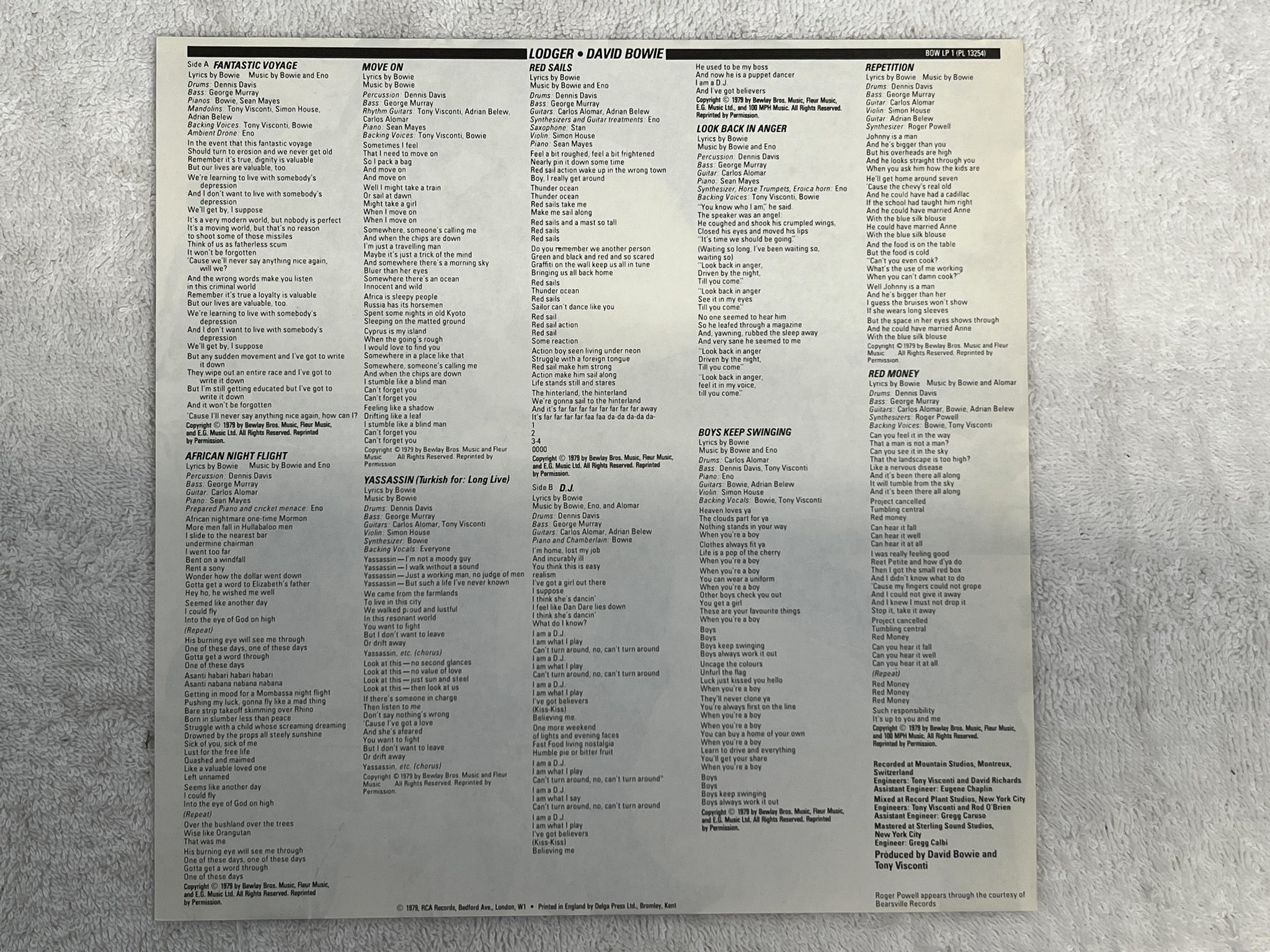 Omslagsbild för skivan DAVID BOWIE lodger LP -79 UK RCA BOW LP 1