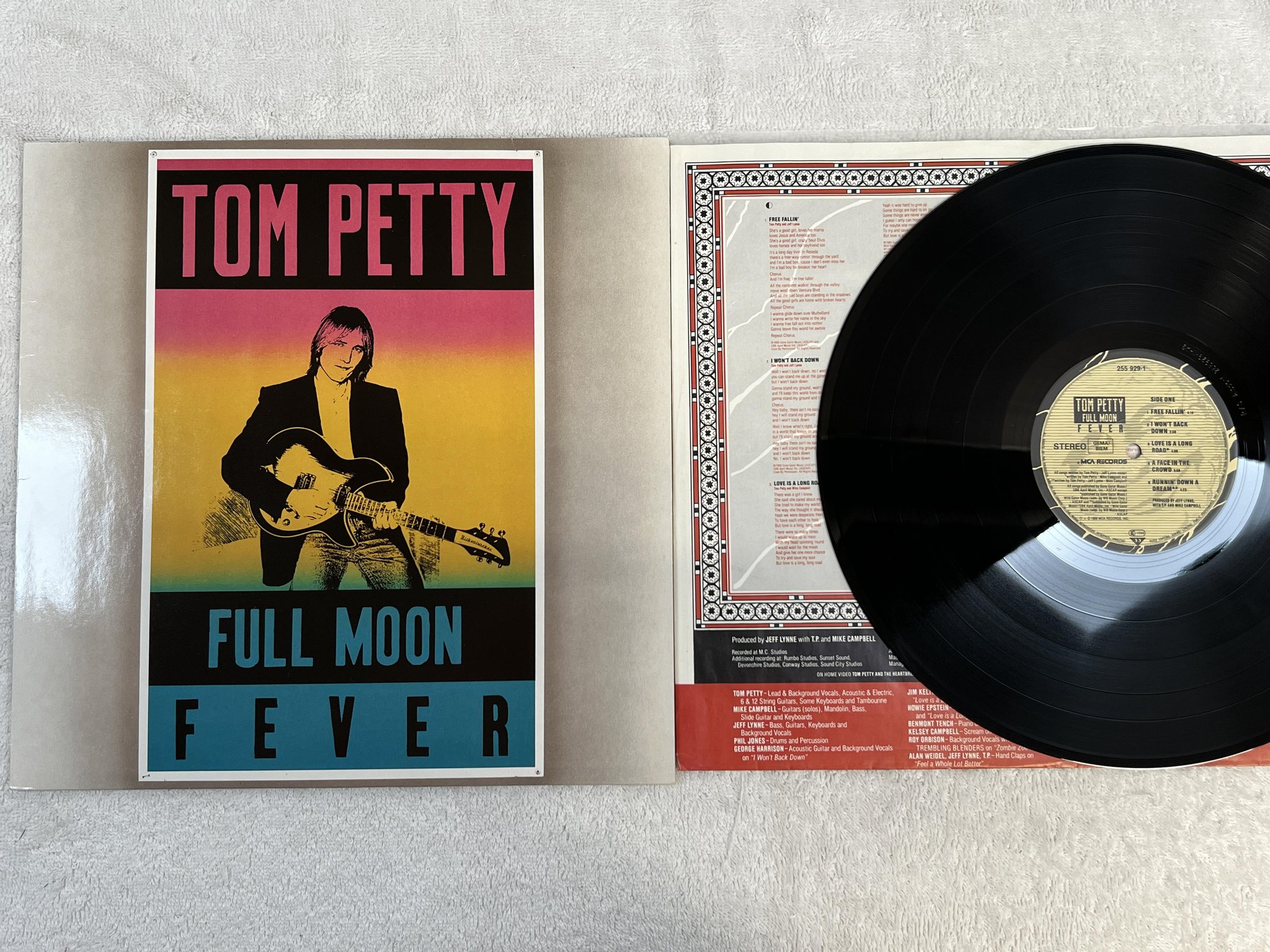 Omslagsbild för skivan TOM PETTY full moon LP -89 Ger MCA 255929-1 *** Free fallin' ***