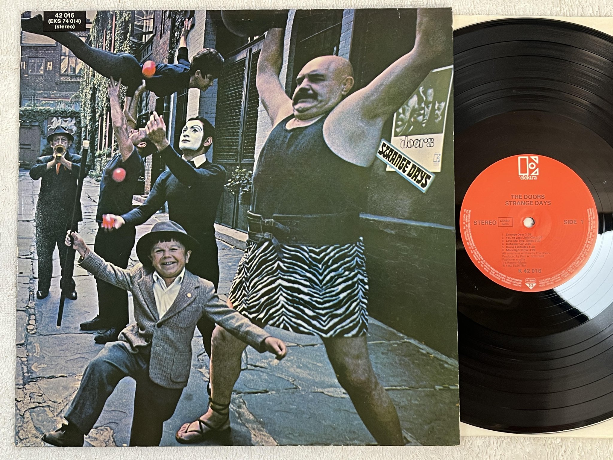 Omslagsbild för skivan THE DOORS strange days LP re Ger ELEKTRA K 42016