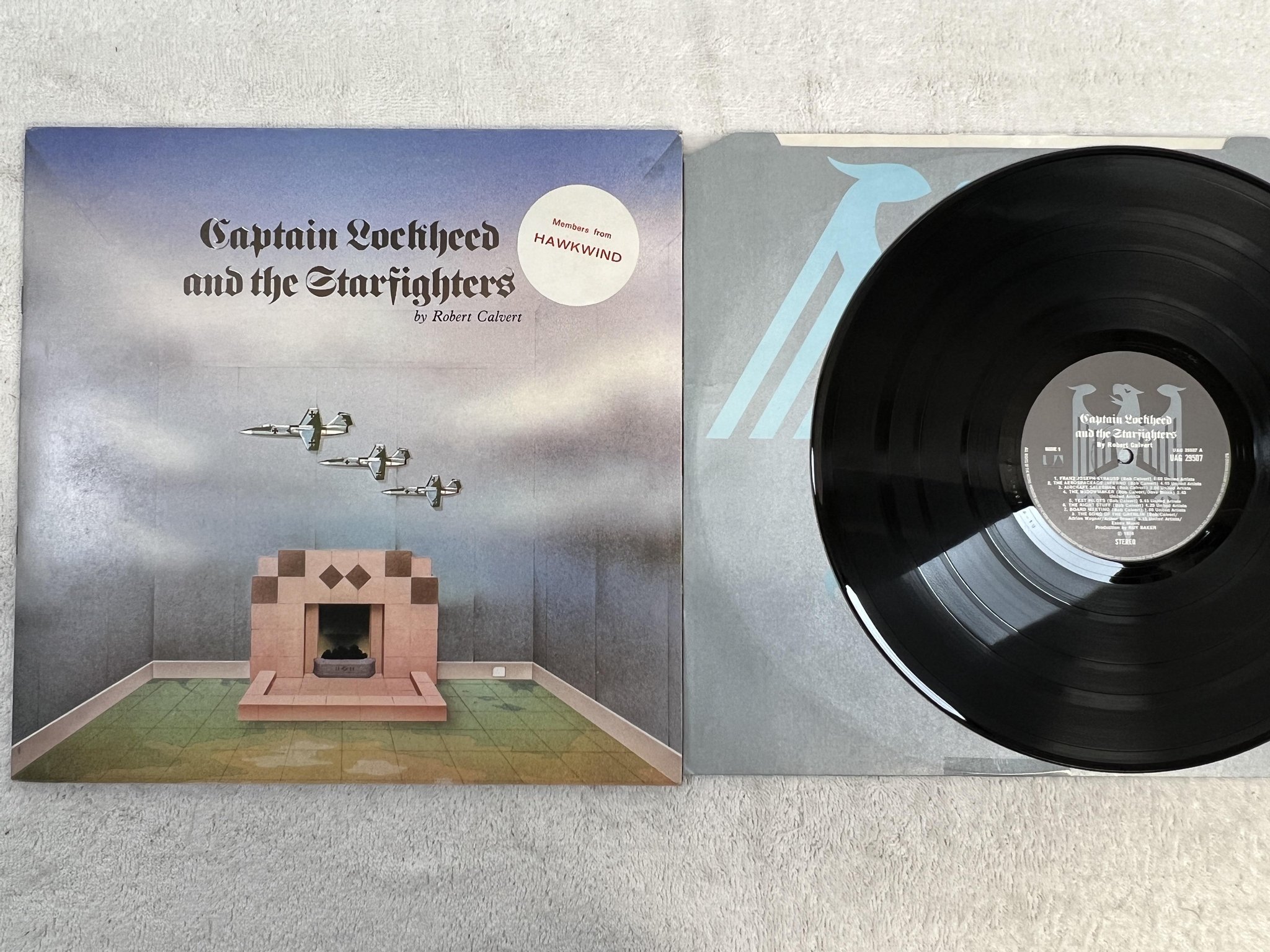 Omslagsbild för skivan ROBERT CALVERT Captain Lockheed And The Starfighters LP -74 UK UAG 29507