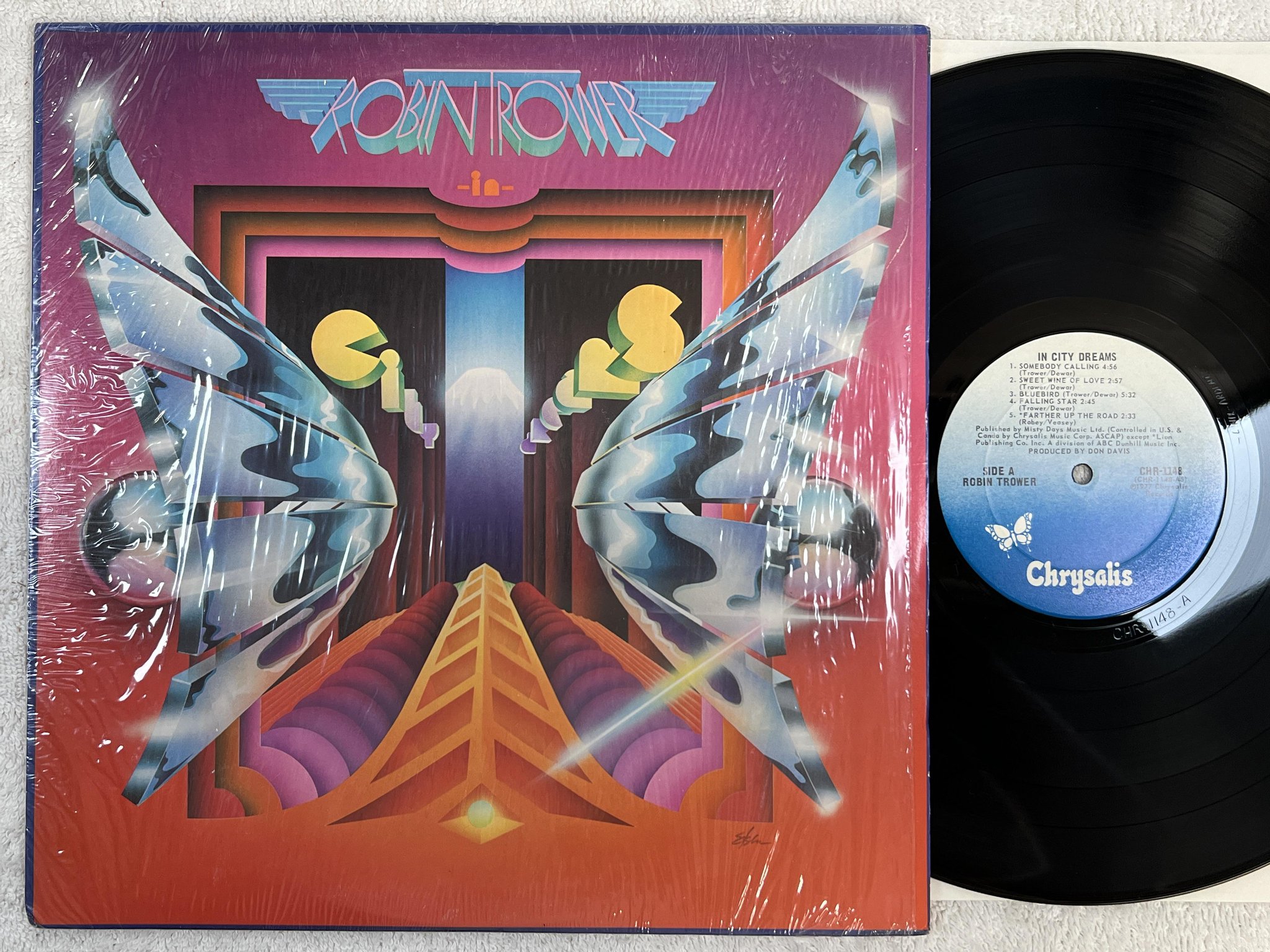Omslagsbild för skivan ROBIN TROWER in city dreams LP -77 US CHRYSALIS CHR 1148
