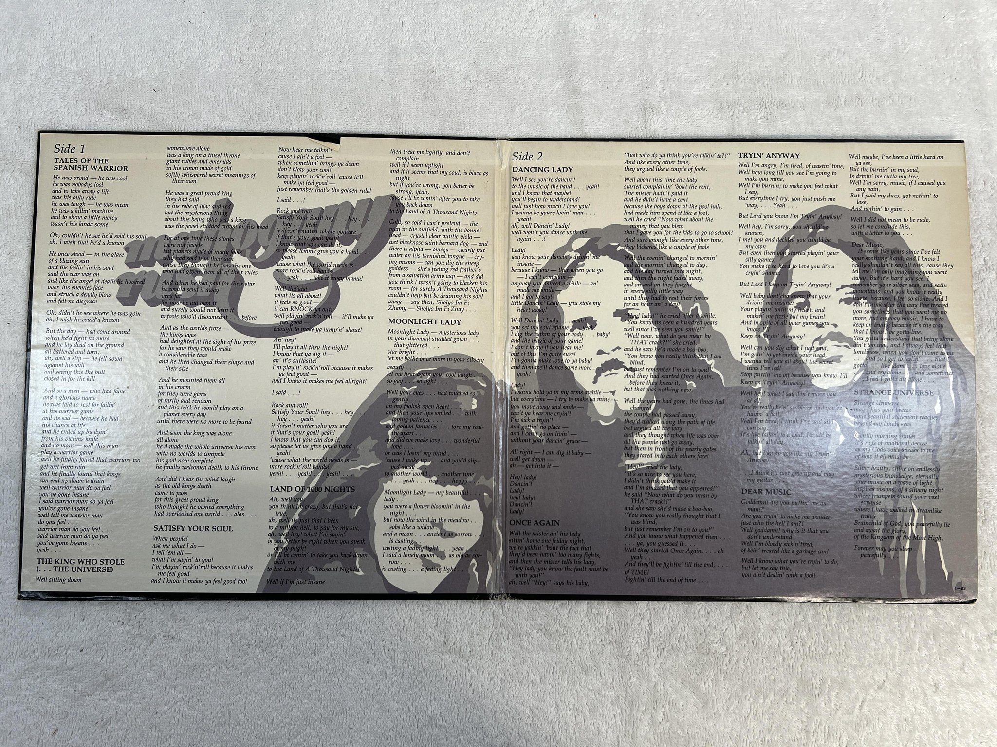 Omslagsbild för skivan MAHOGANY RUSH strange universe LP -75 US 20TH CENTURY T-482