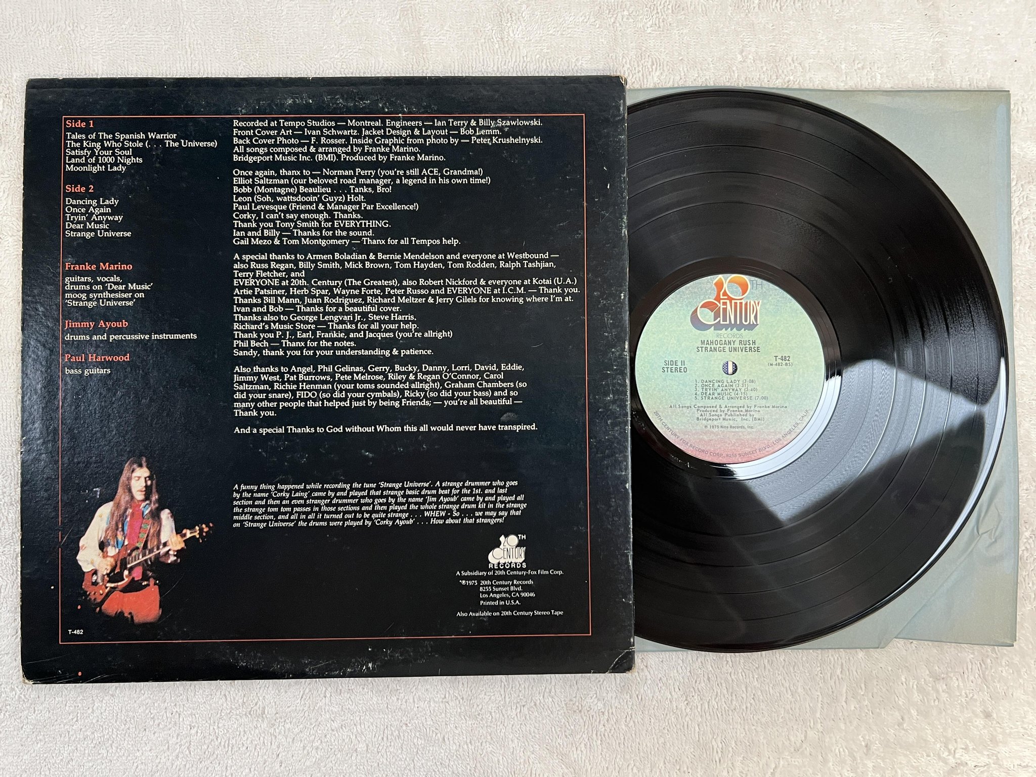 Omslagsbild för skivan MAHOGANY RUSH strange universe LP -75 US 20TH CENTURY T-482